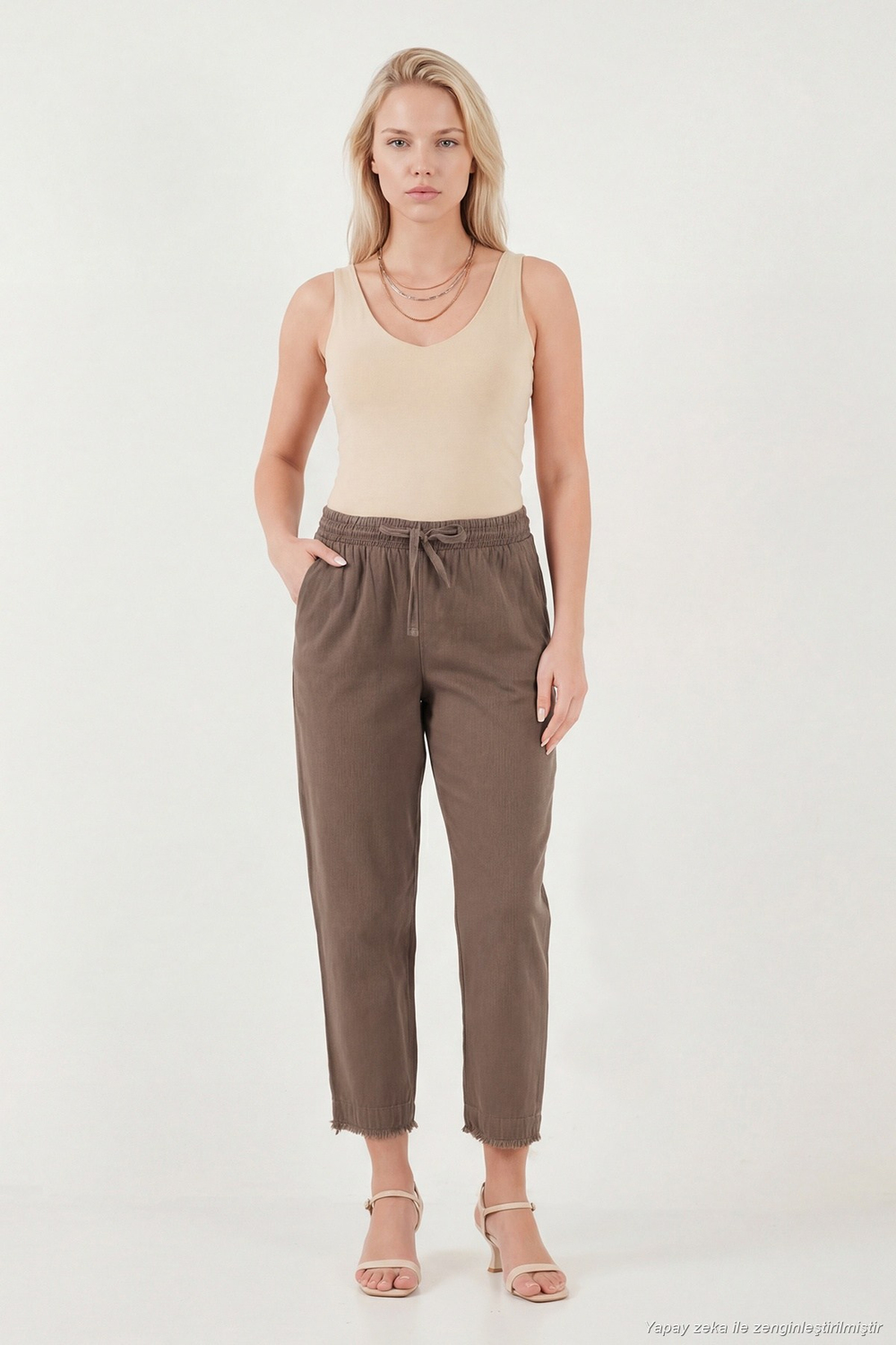 Pamuklu Normal Bel Regular Fit Düz Paça Kadın Pantolon 668YP42282S4 KAHVE