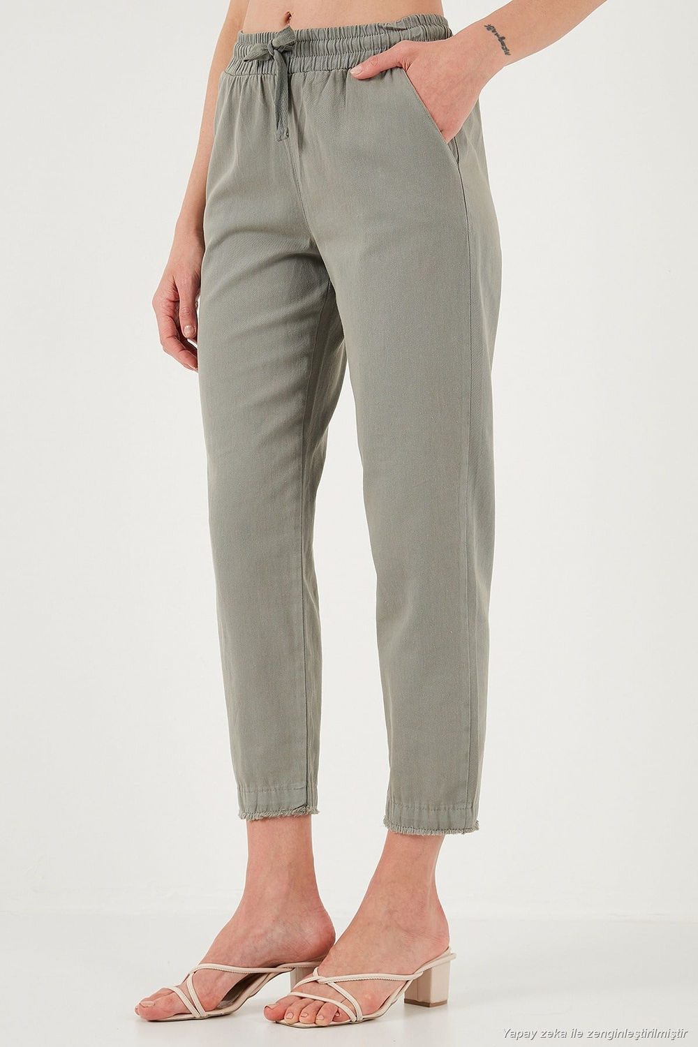 Pamuklu Normal Bel Regular Fit Düz Paça Kadın Pantolon 668YP42282S4 AÇIK HAKİ