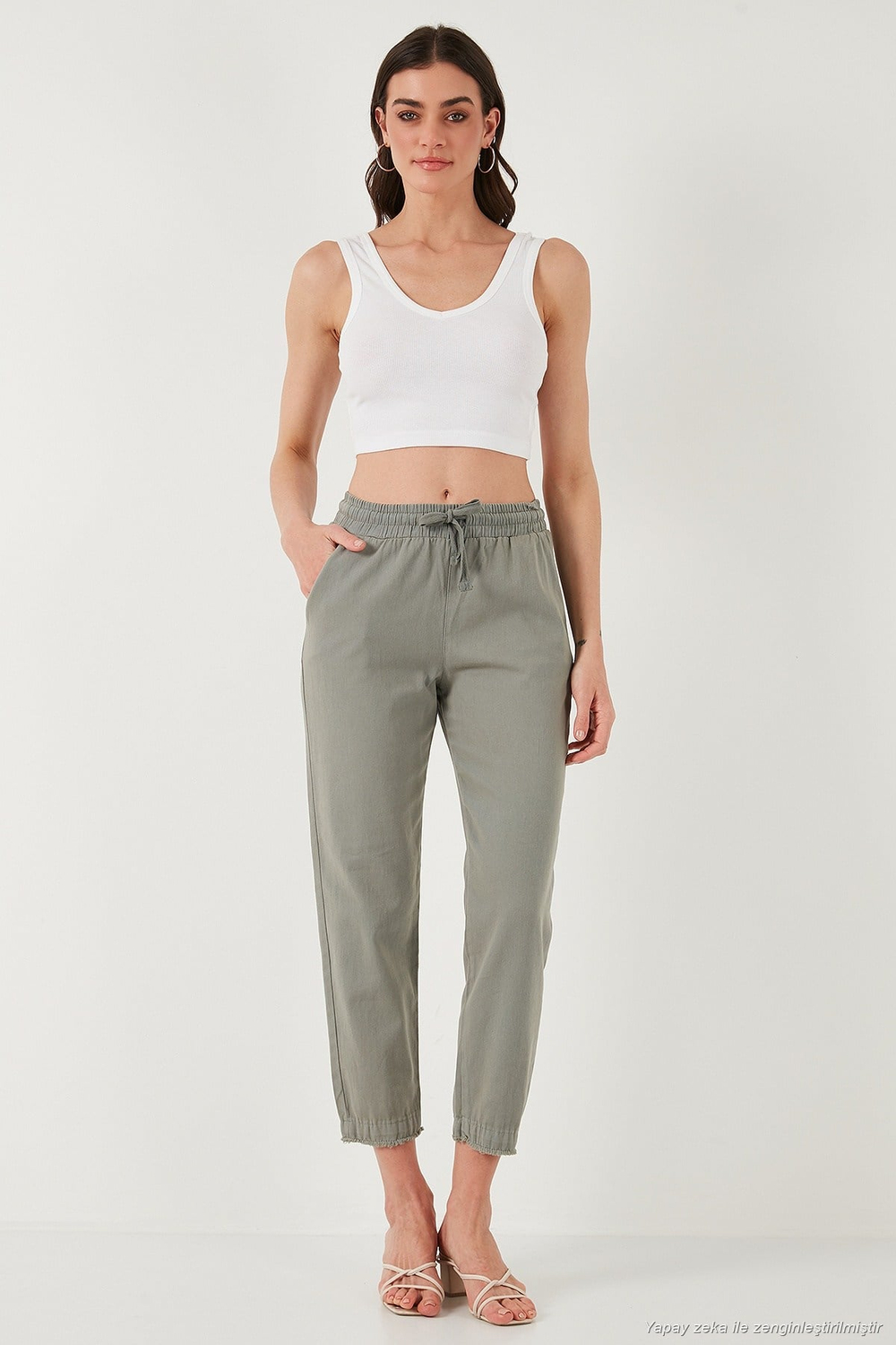 Pamuklu Normal Bel Regular Fit Düz Paça Kadın Pantolon 668YP42282S4 AÇIK HAKİ