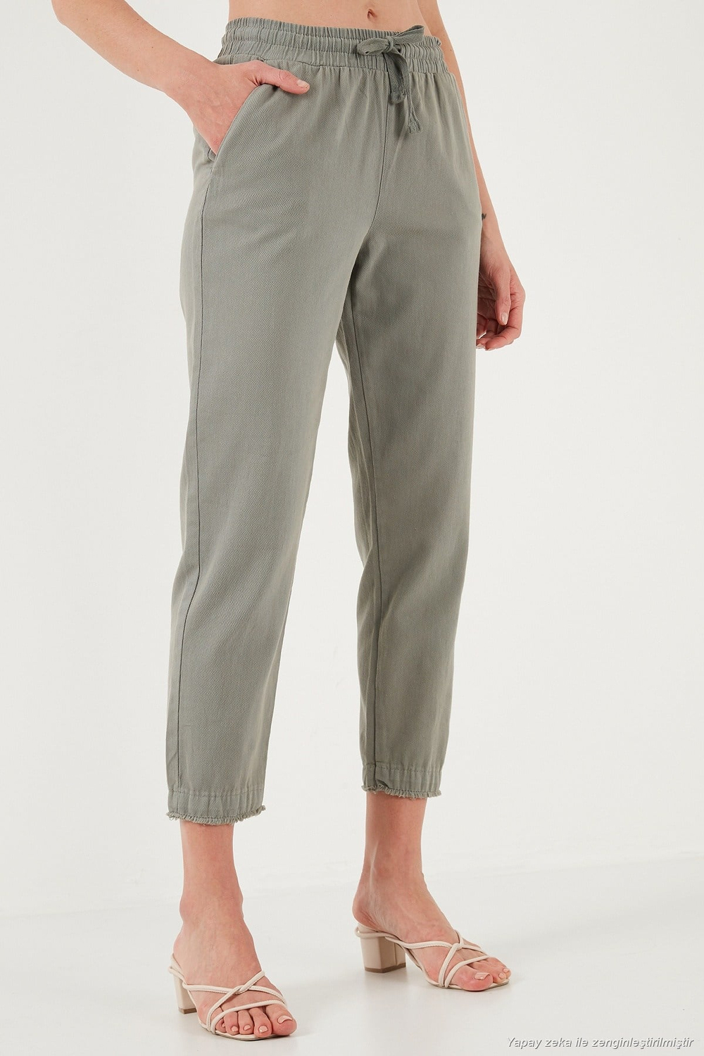Pamuklu Normal Bel Regular Fit Düz Paça Kadın Pantolon 668YP42282S4 AÇIK HAKİ