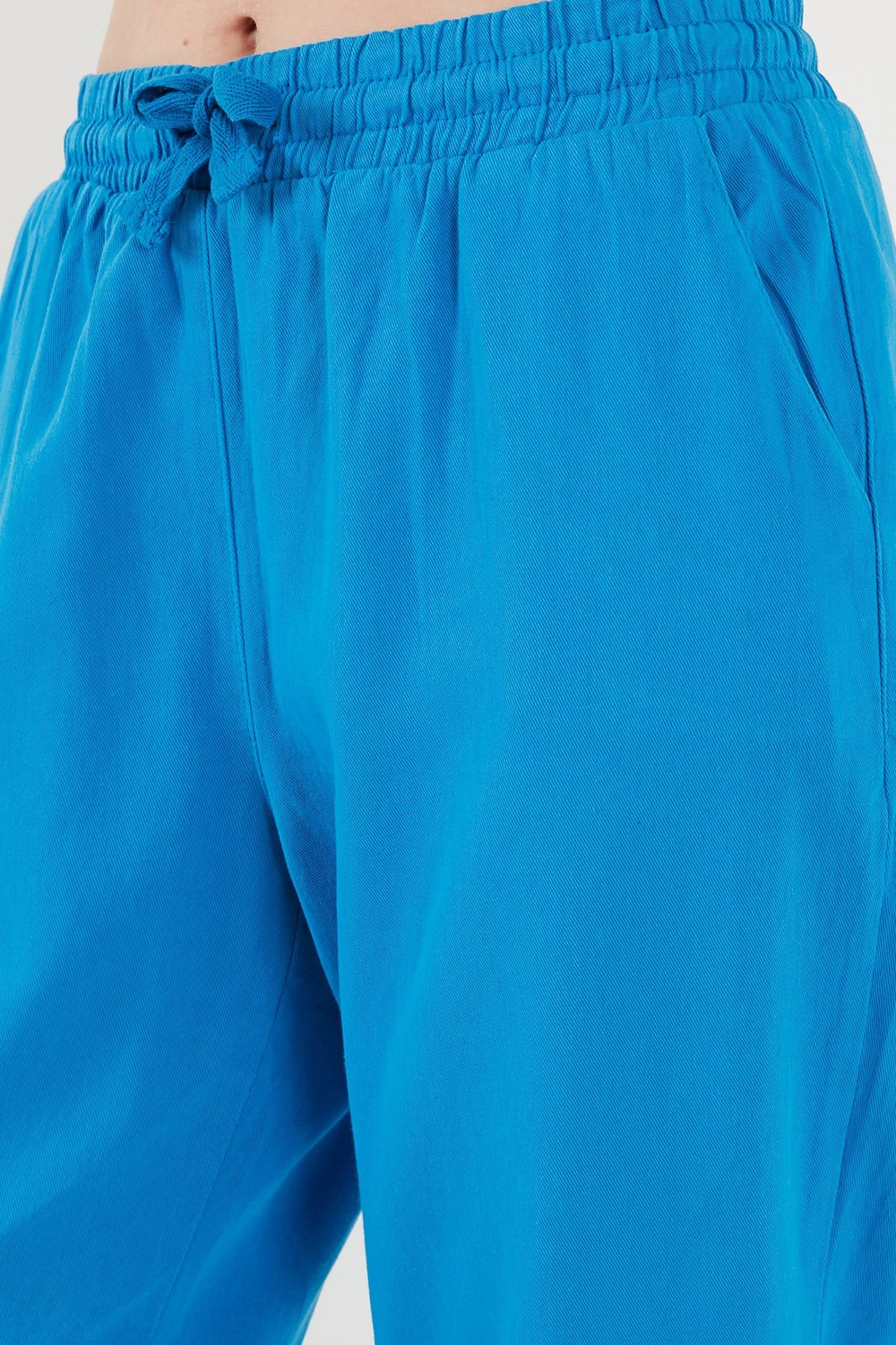 Pamuklu Normal Bel Regular Fit Düz Paça Kadın Pantolon 668YP42282S4 SAKS