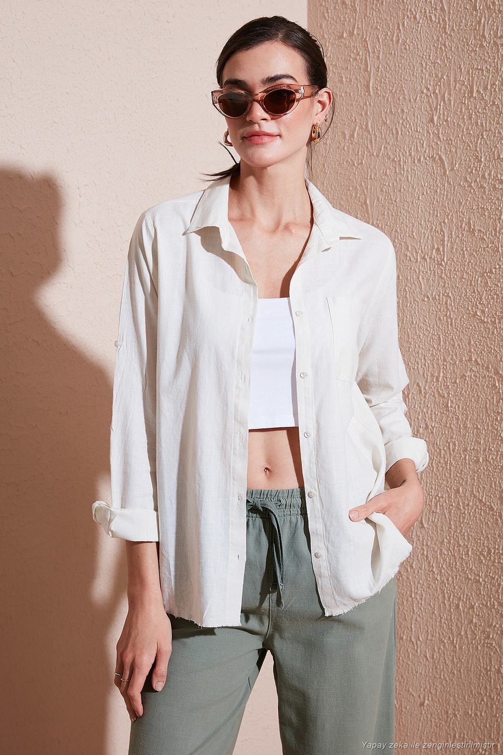 Pamuklu Regular Fit Cepli Kadın Gömlek CF25S16992 EKRU