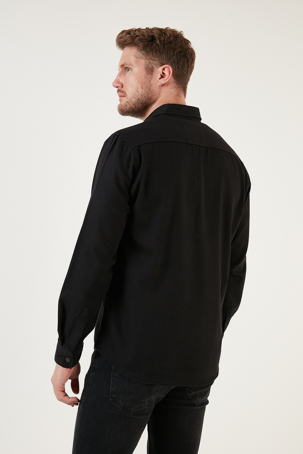 Pamuklu Regular Fit Çift Cepli Erkek Gömlek CF24W116927 SİYAH