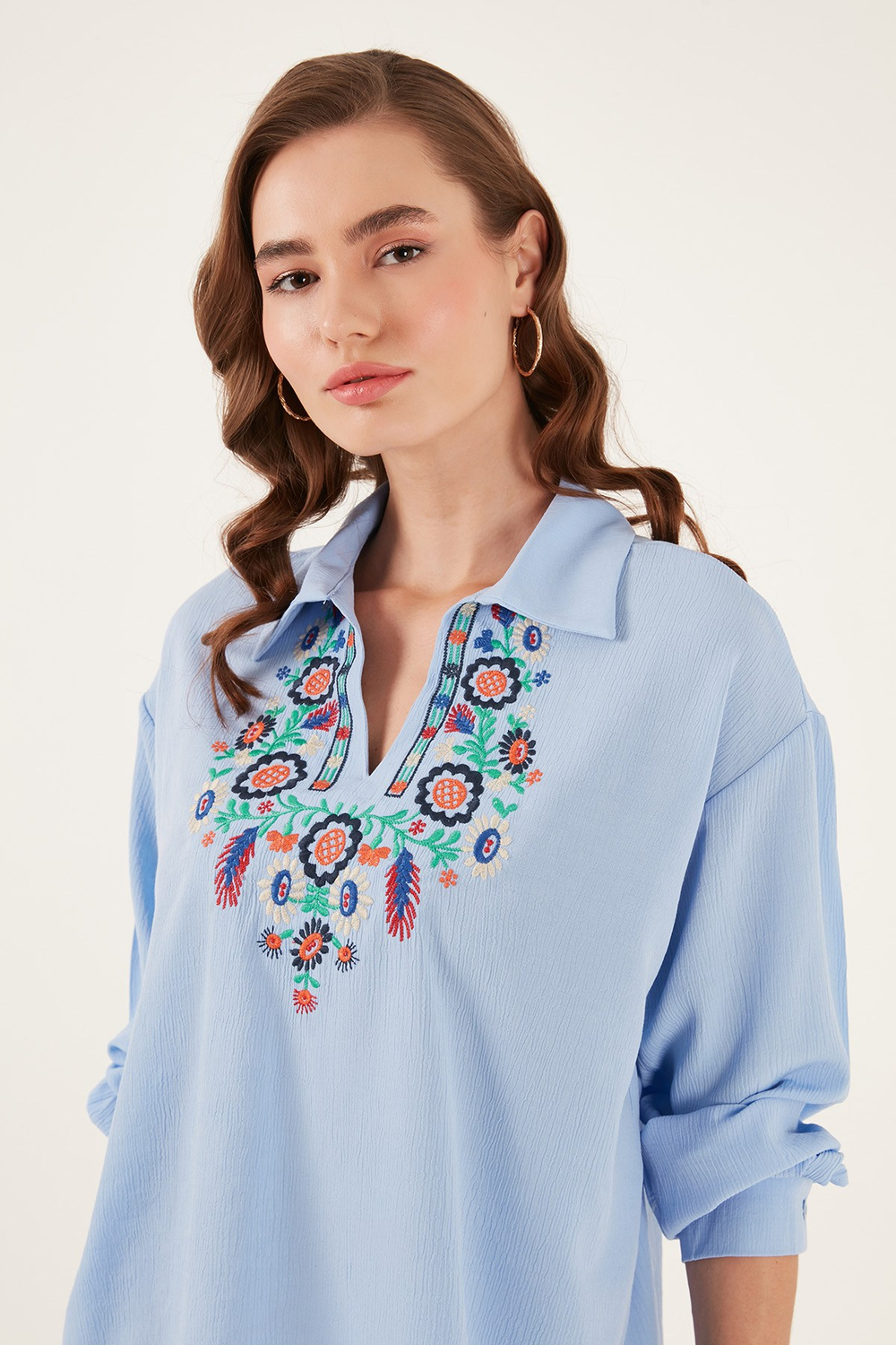 Pamuklu Regular Fit Nakış İşlemeli Kadın Bluz 611BZ0181 MAVİ