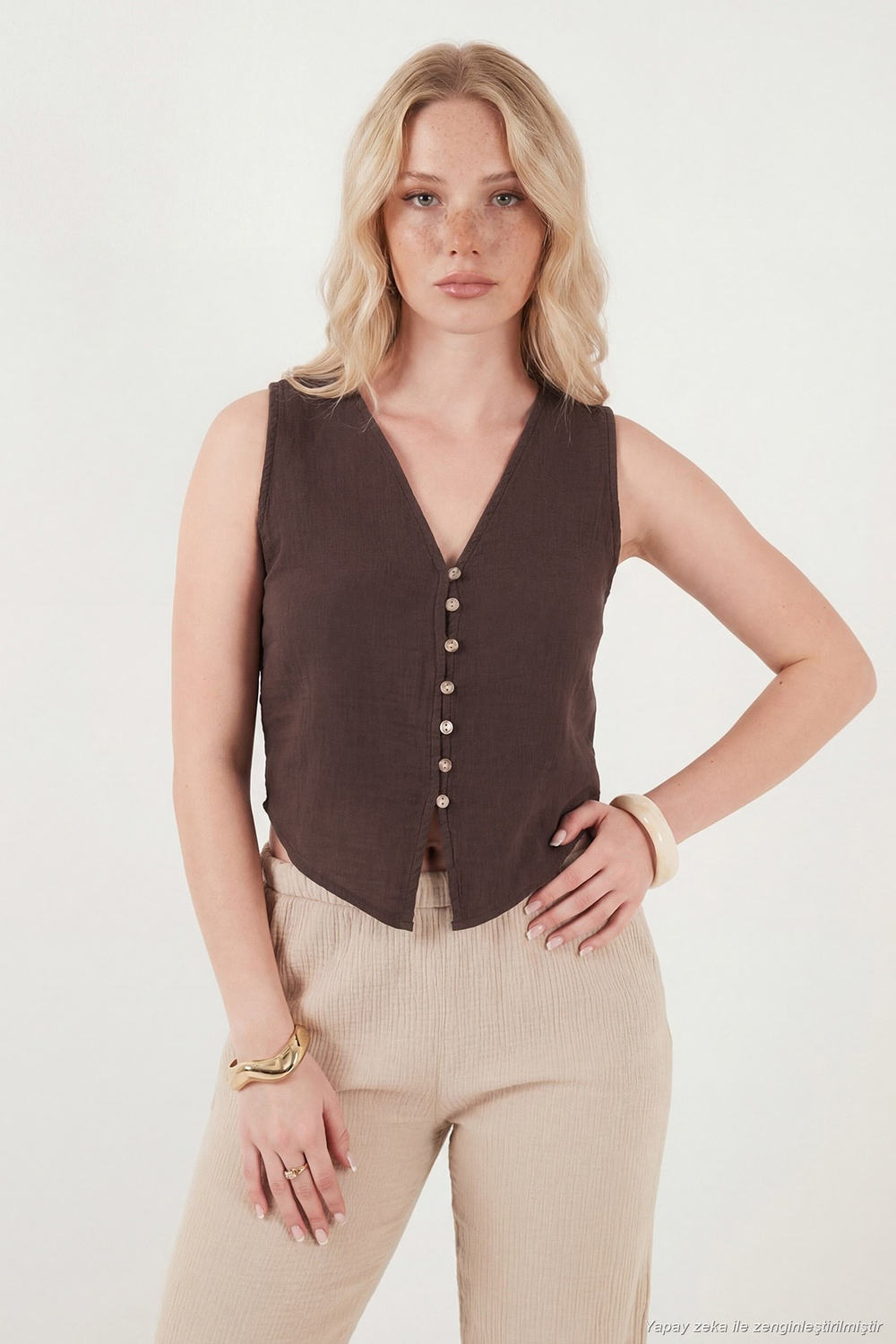Pamuklu Regular Fit V Yaka Düğme Detaylı Yazlık Bluz Kadın Yelek 5866661 KAHVE