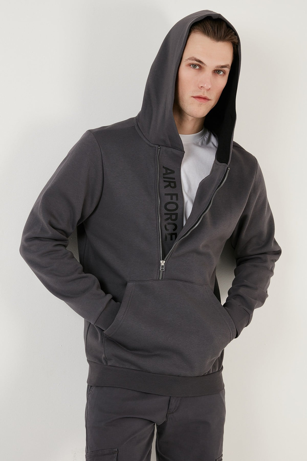 Pamuklu Slim Fit Kanguru Cepli Fermuar Detaylı Kapüşon Yaka Erkek Sweat 575707 ANTRASİT