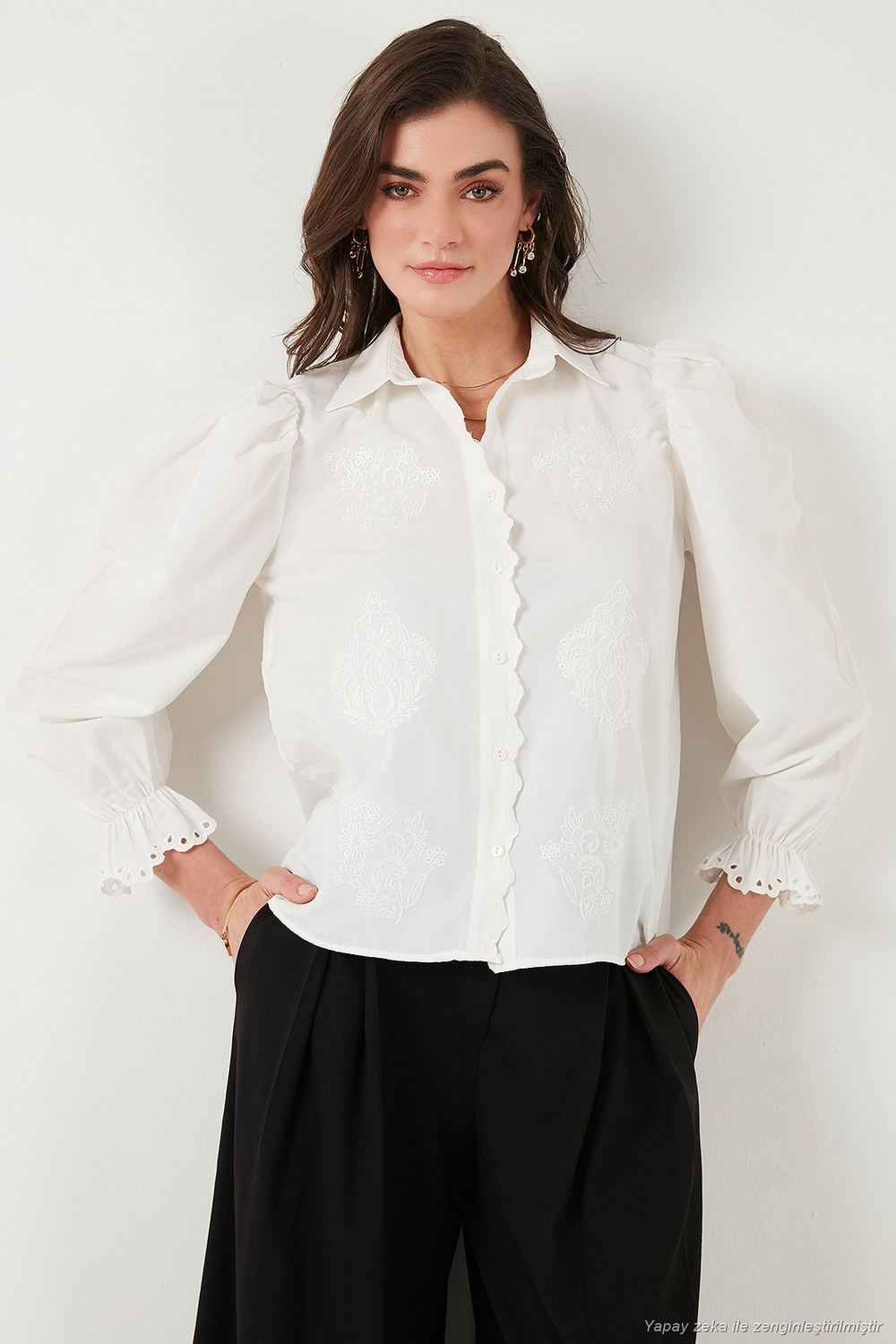 Pamuklu Slim Fit Nakışlı Balon Kol Kadın Gömlek 676208 EKRU