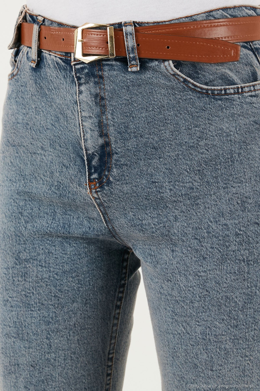 Pamuklu Standart Fit Yüksek Bel Dar Paça Kemerli Kot Kadın Pantolon 668YP4475 MAVİ