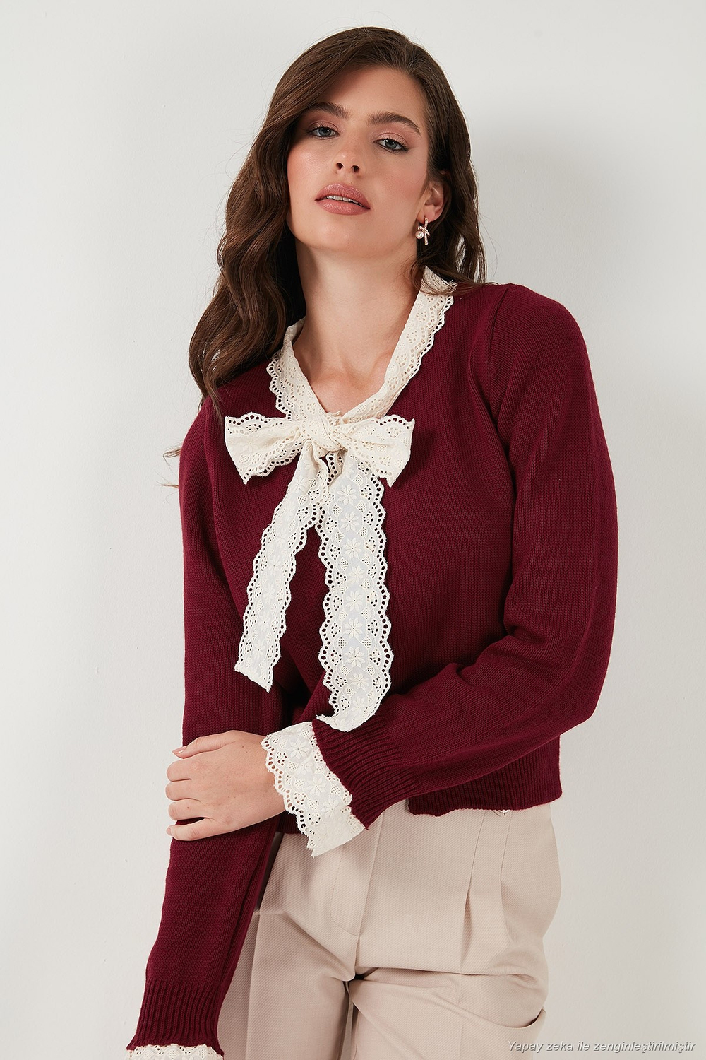 Premium Dantelli Bağlamalı Yaka Regular Fit Düğmeli Triko Kadın Hırka 680HI00251 BORDO