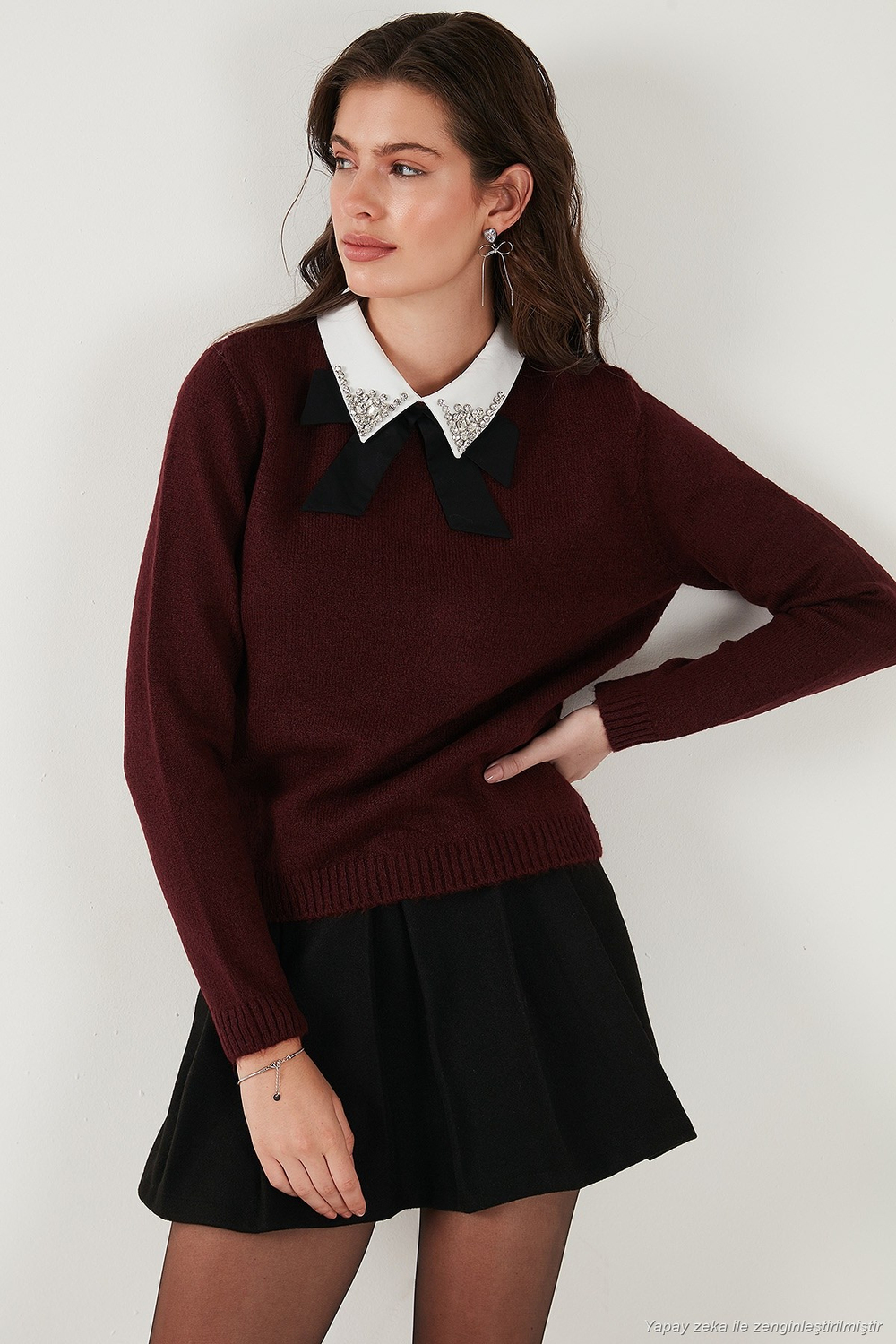 Premium Regular Fit Gömlek Yaka Yumuşak Dokulu Fiyonk Detaylı Taşlı Kadın Kazak 680KZ00035 BORDO
