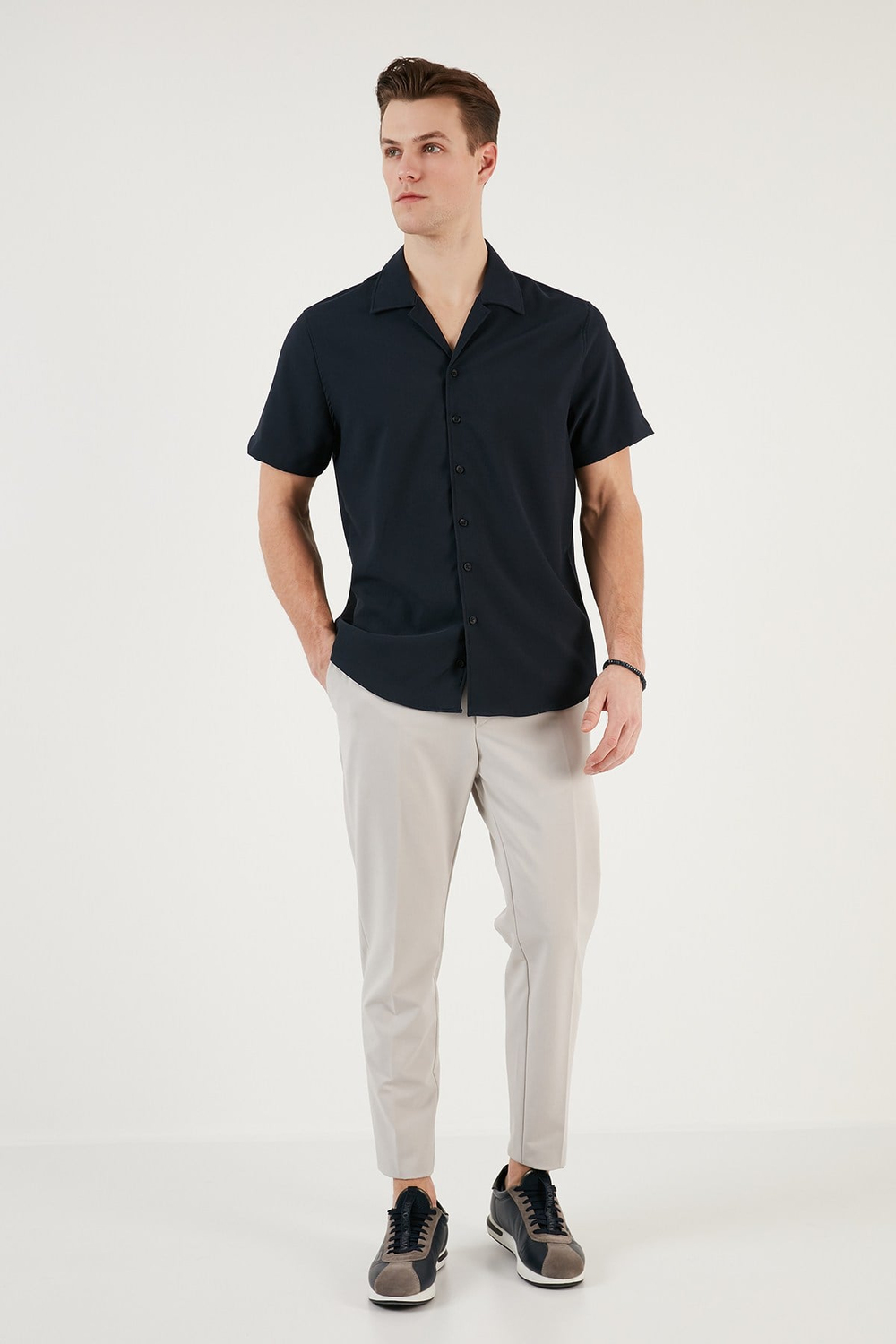Regular Fit Apaş Yaka Kısa Kollu Erkek Gömlek CF24S117927 LACİVERT