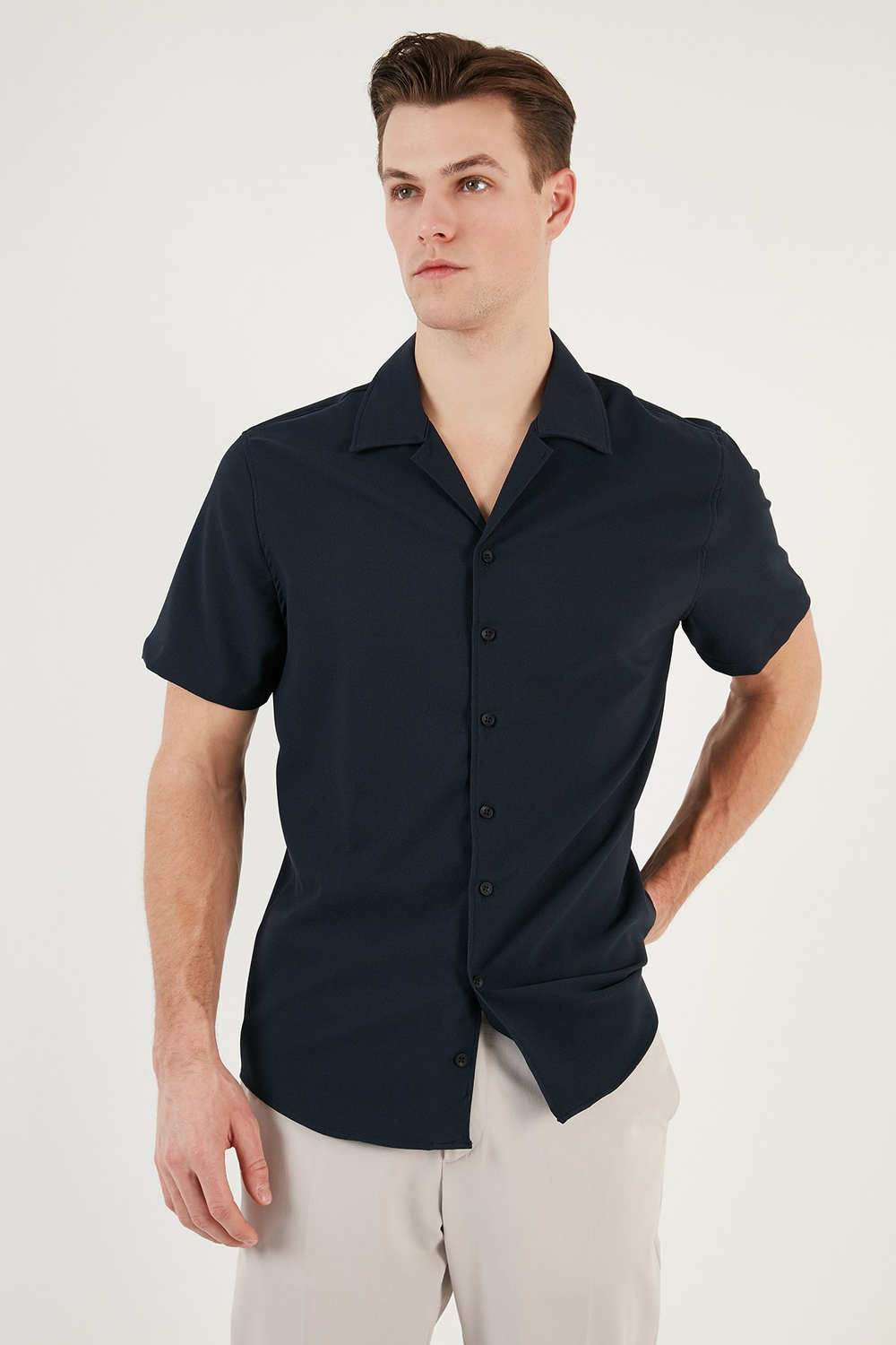 Regular Fit Apaş Yaka Kısa Kollu Erkek Gömlek CF24S117927 LACİVERT