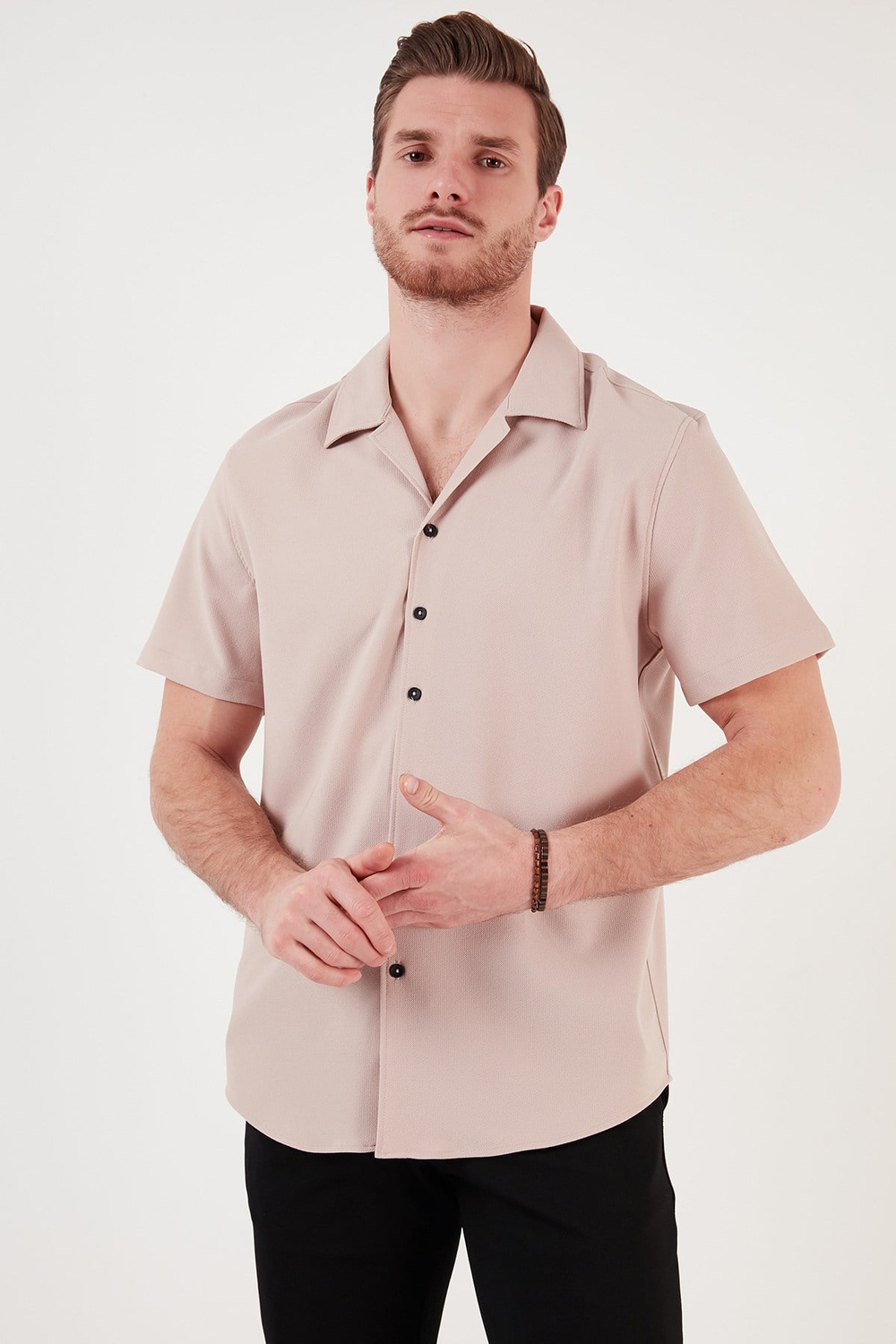 Regular Fit Apaş Yaka Kısa Kollu Erkek Gömlek CF24S117927 BEJ