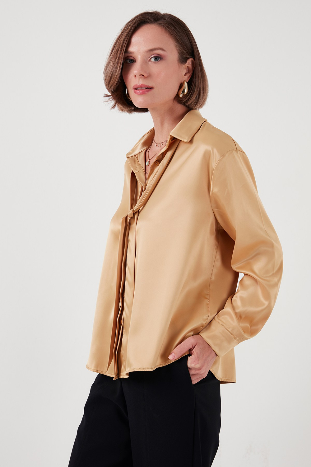 Regular Fit Bağlama Detaylı Saten Kadın Gömlek 611GO00159 GOLD