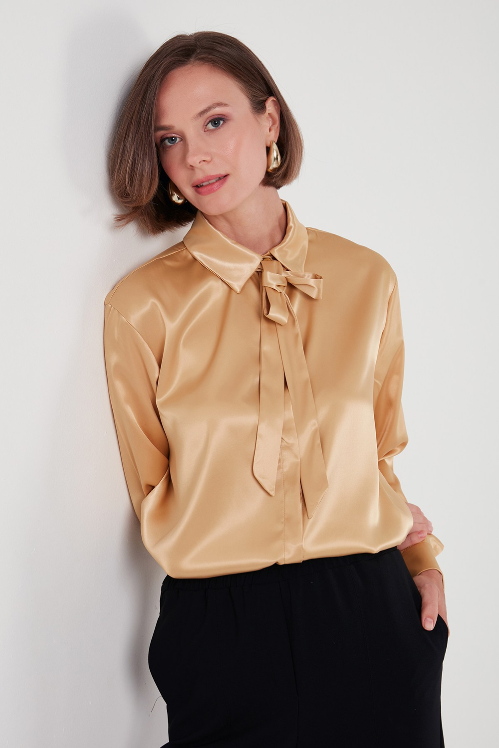 Regular Fit Bağlama Detaylı Saten Kadın Gömlek 611GO00159 GOLD