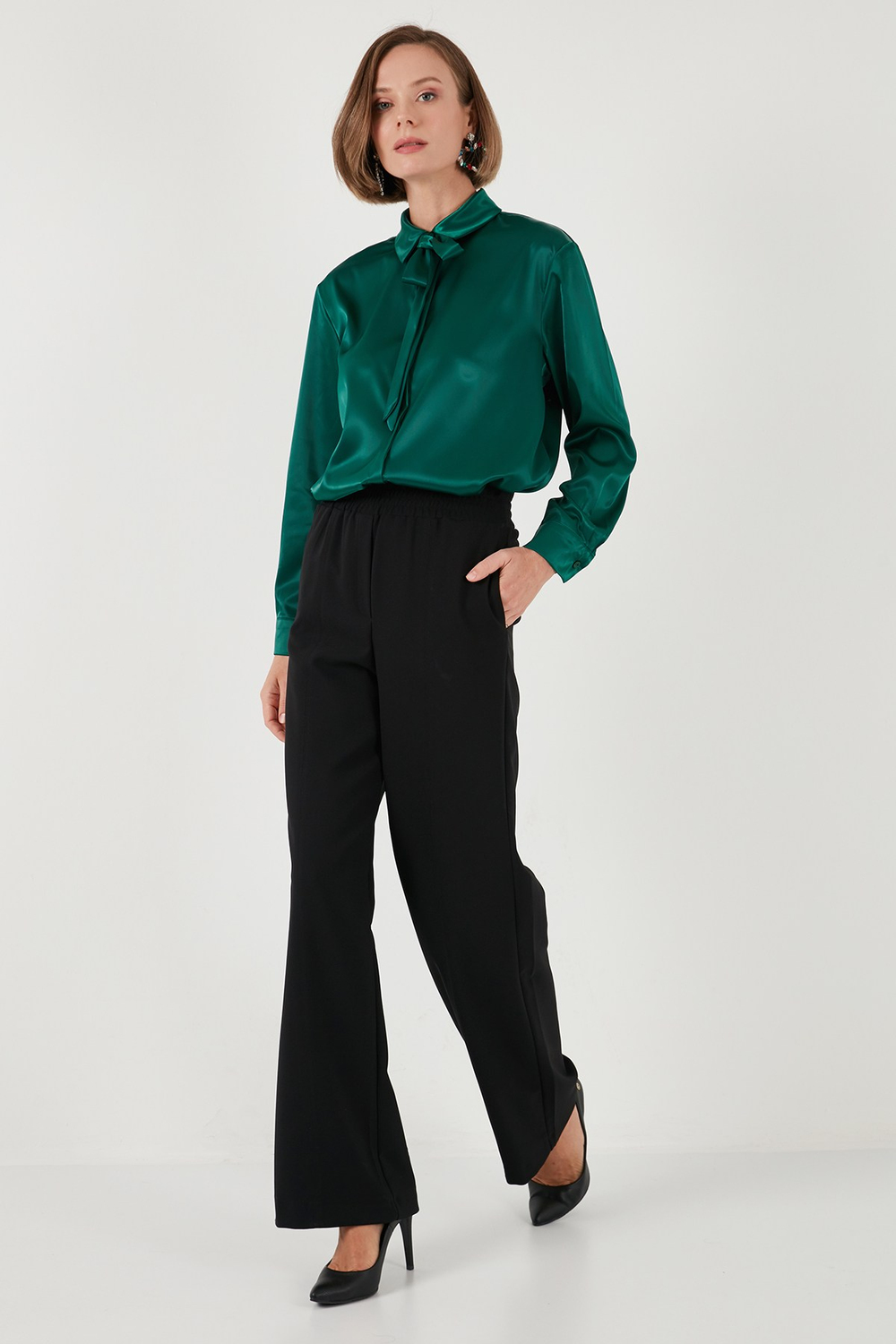 Regular Fit Bağlama Detaylı Saten Kadın Gömlek 611GO00159 ZÜMRÜT