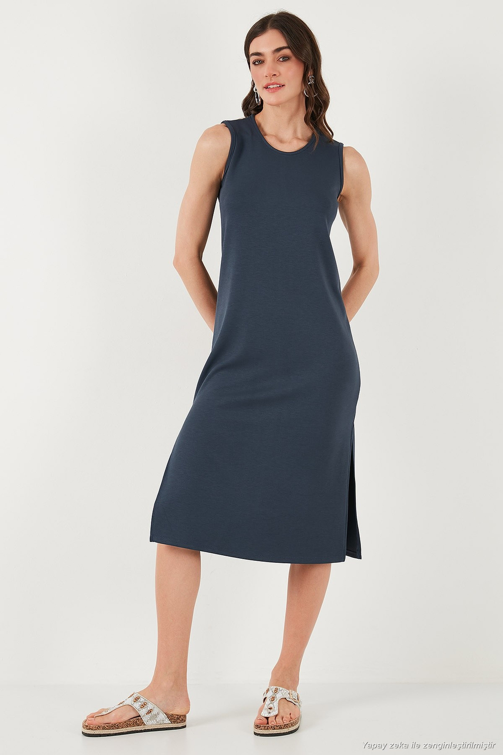 Regular Fit Bisiklet Yaka Yırtmaç Detaylı Basic Midi Kadın Elbise 5866160 FÜME