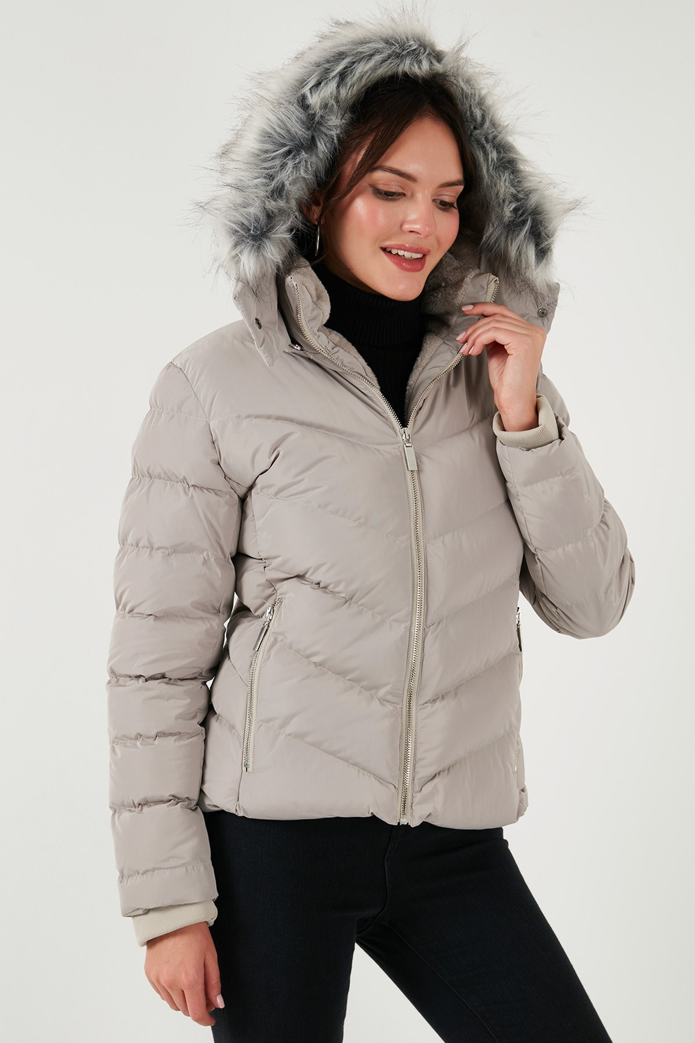 Regular Fit Çıkarılabilir Kapüşonlu Fermuarlı Cepli Şişme Kadın Mont 497DİNA EKRU