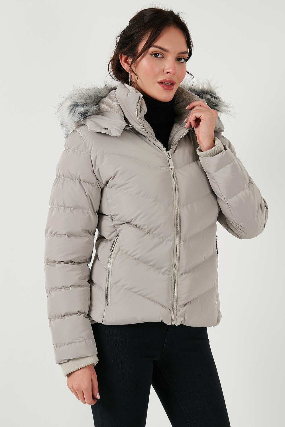 Regular Fit Çıkarılabilir Kapüşonlu Fermuarlı Cepli Şişme Kadın Mont 497DİNA EKRU