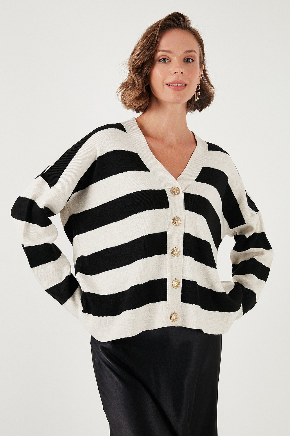 Regular Fit Çizgili V Yaka Düğmeli Soft Akrilik Kadın Hırka 4615188 Taş-Siyah