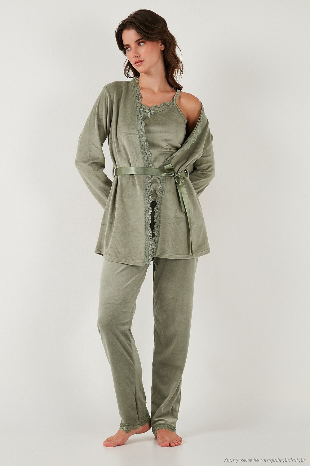 Regular Fit Dantelli Yumuşak Dokulu Sabahlıklı Kadife Kadın Pijama Takımı 6095545W4 MİNT