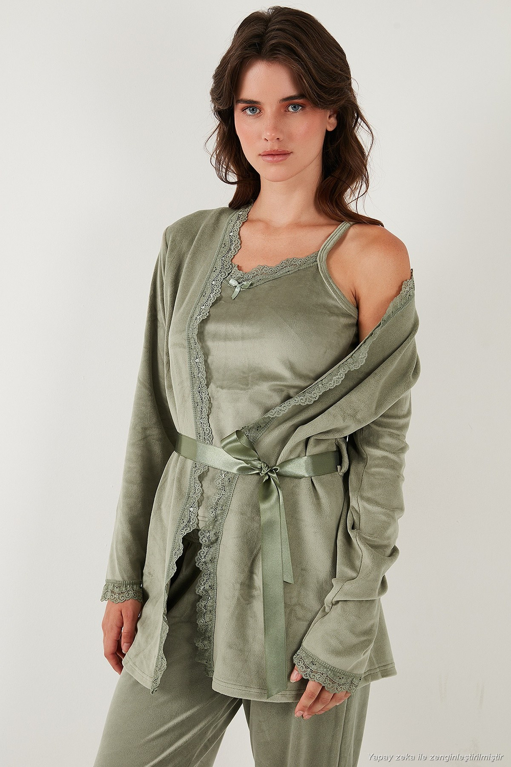 Regular Fit Dantelli Yumuşak Dokulu Sabahlıklı Kadife Kadın Pijama Takımı 6095545W4 MİNT