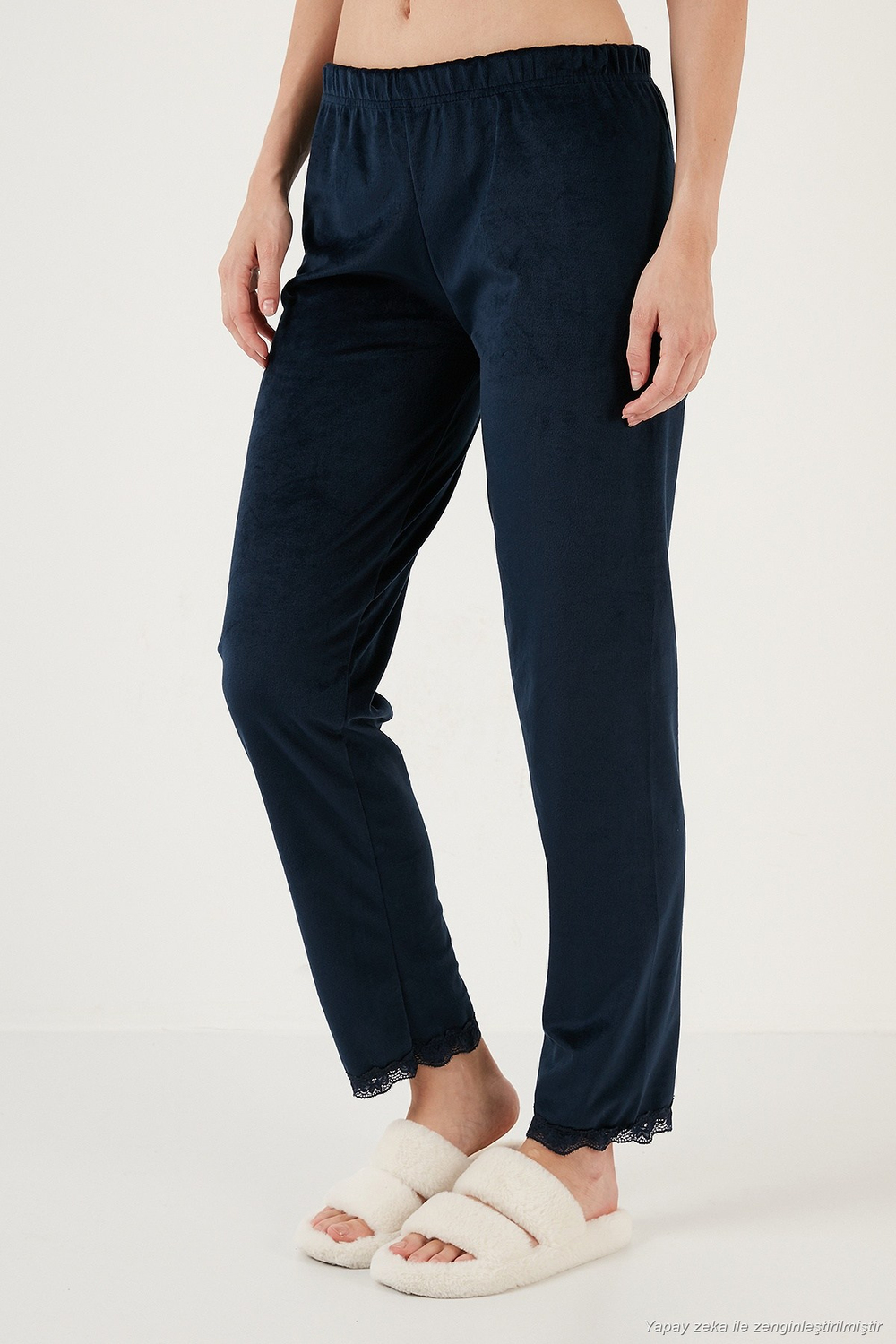 Regular Fit Dantelli Yumuşak Dokulu Sabahlıklı Kadife Kadın Pijama Takımı 6095545 LACİVERT