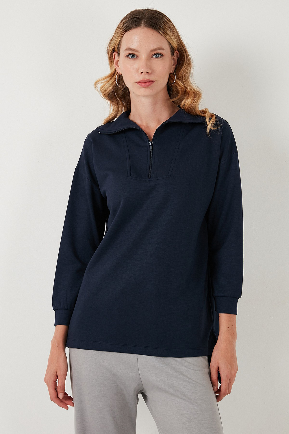 Regular Fit Fermuarlı Yaka Önü Kısa Arkası Uzun Kadın Sweat 5865876 LACİVERT