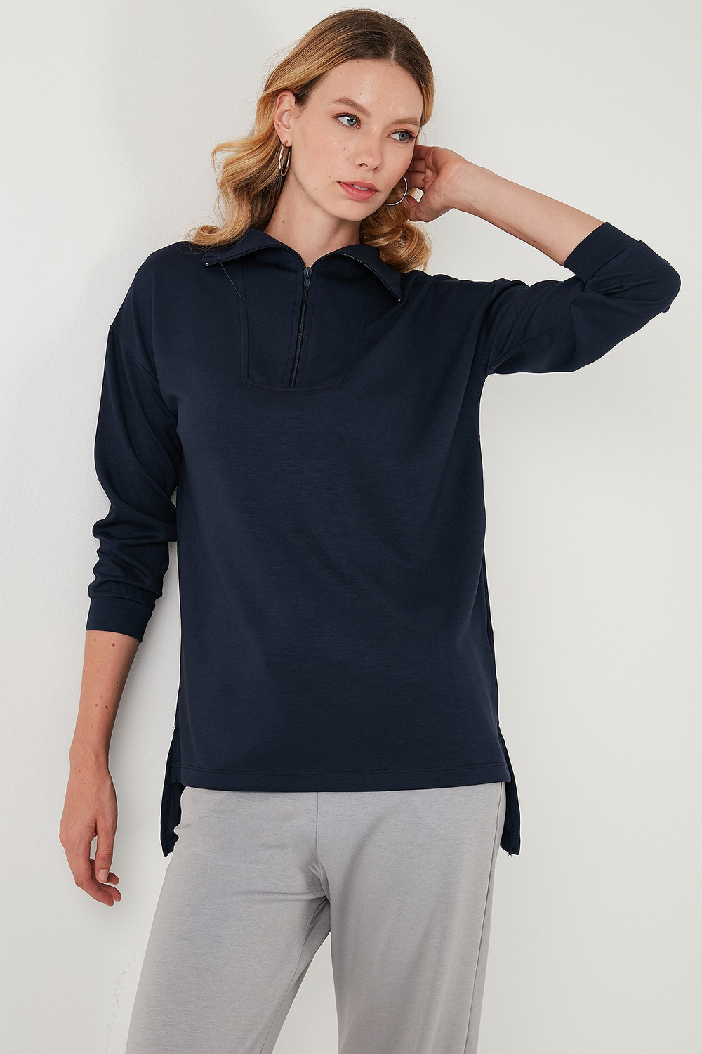 Regular Fit Fermuarlı Yaka Önü Kısa Arkası Uzun Kadın Sweat 5865876 LACİVERT