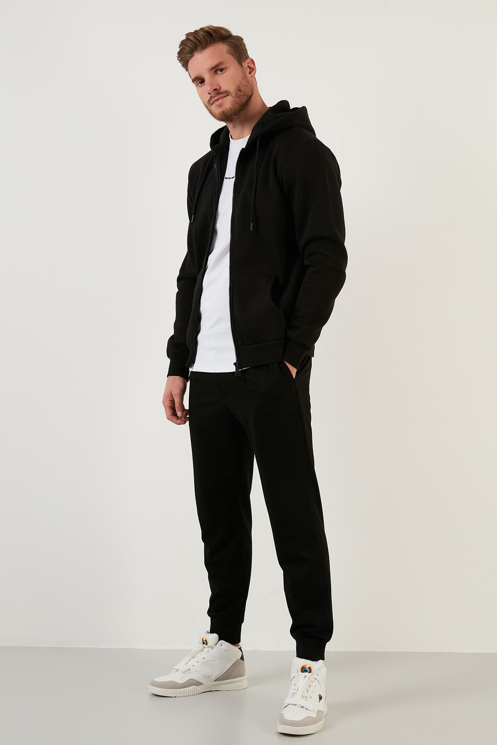Regular Fit Kapüşonlu Fermuarlı İçi Tüylü Yumuşak Şardonlu Kışlık Erkek Sweat 59053403W4 SİYAH