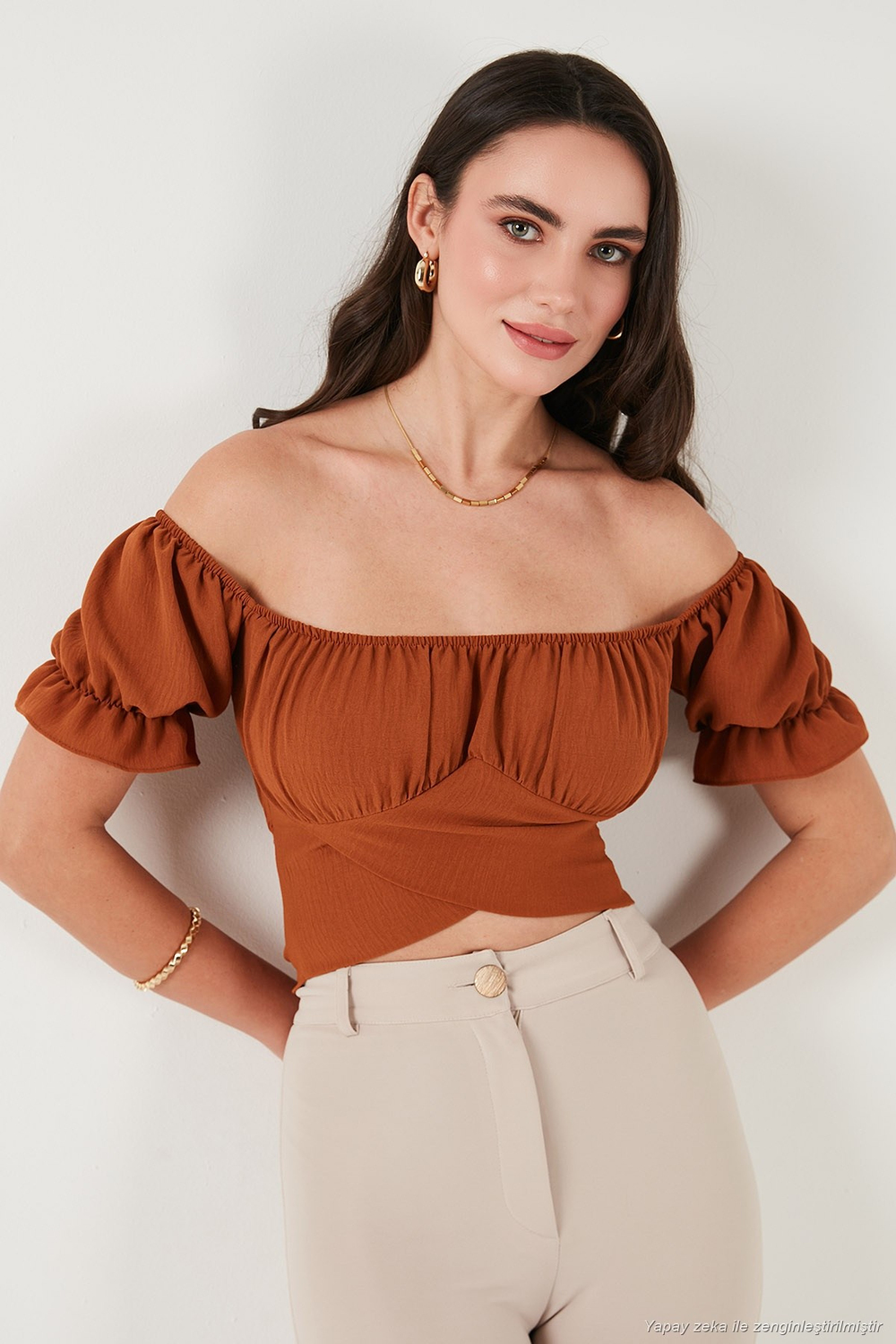 Regular Fit Madonna Yaka Bağlama Detaylı Crop Kadın Bluz 6527017 KAHVE
