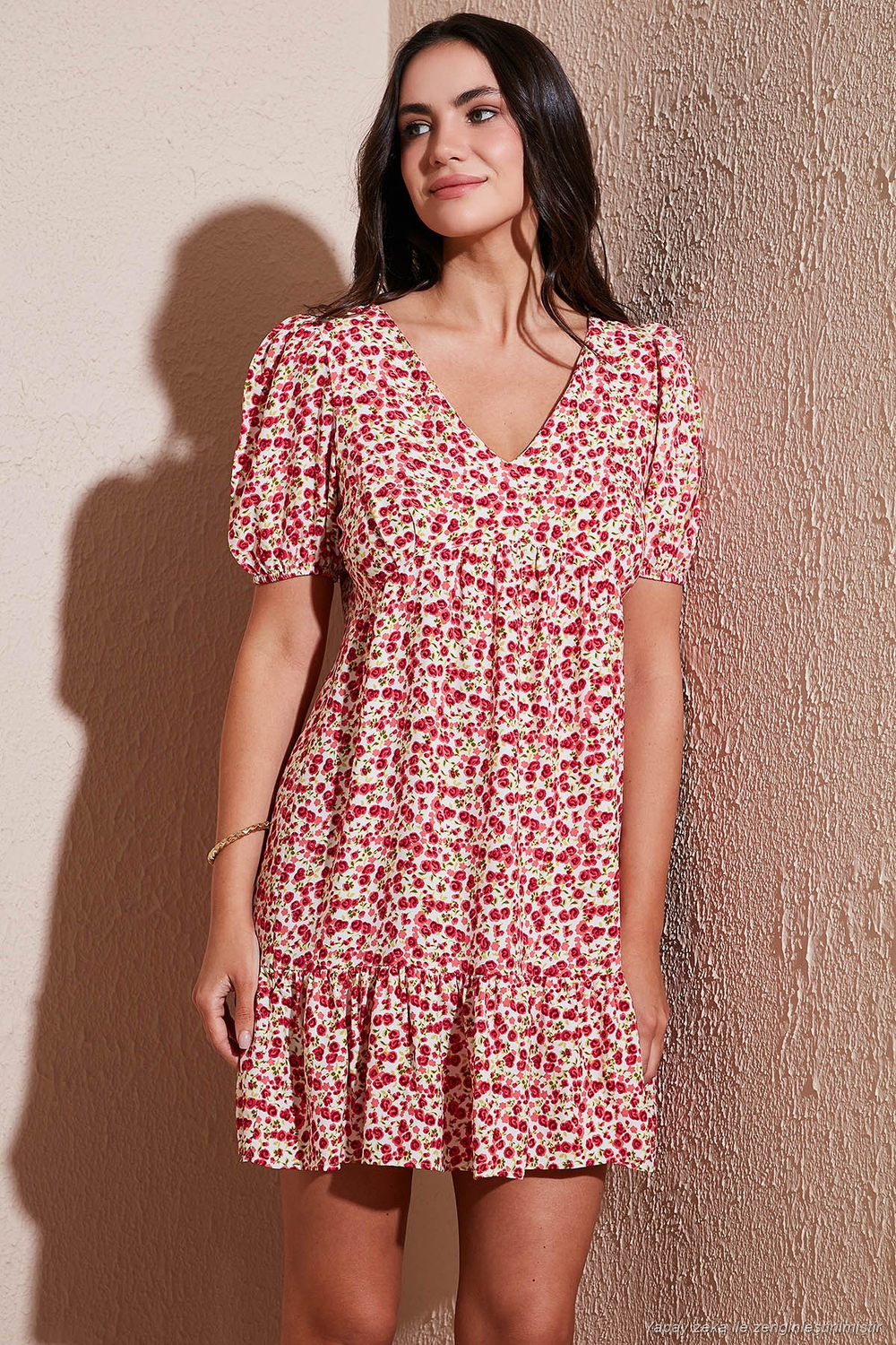 Regular Fit V Yaka Balon Kol Desenli Mini Kadın Elbise 67810045 PEMBE