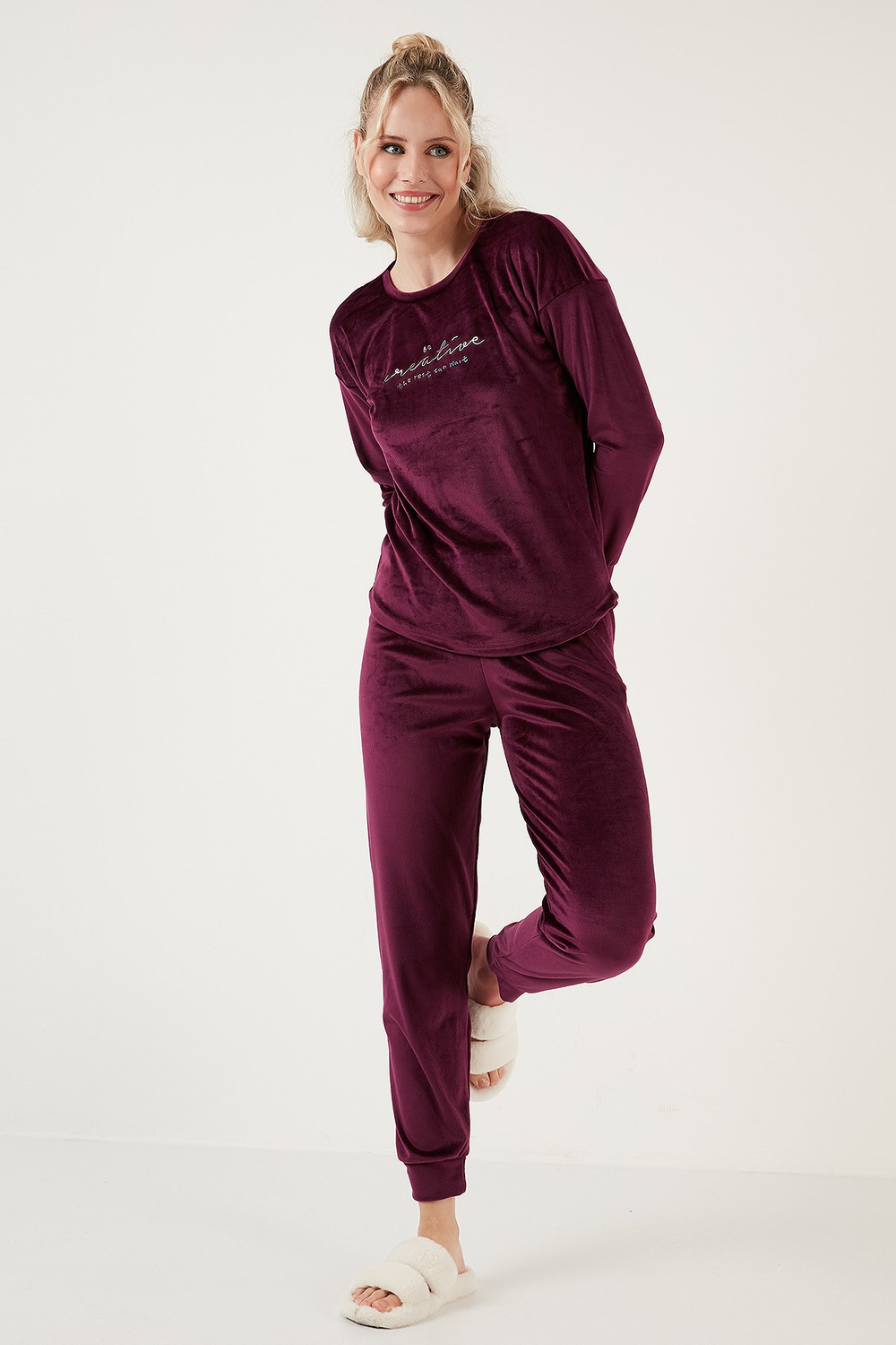 Regular Fit Yumuşak Dokulu Kadife Kadın Pijama Takımı 6094200W4 MOR