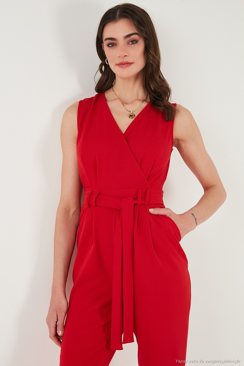 Slim Fit Düz Paça Kruvaze Yaka Kemerli Kadın Tulum 6783626 KIRMIZI