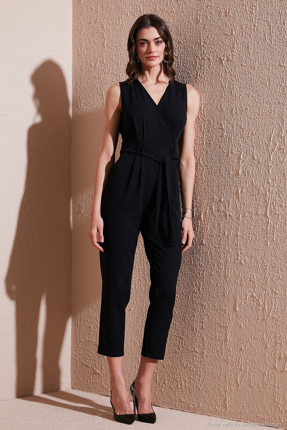 Slim Fit Düz Paça Kruvaze Yaka Kemerli Kadın Tulum 6783626 SİYAH