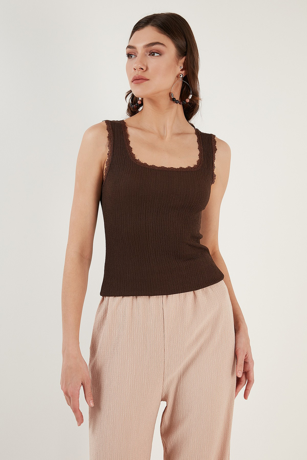 Slim Fit Kalın Askılı Dantelli Kare Yaka Bürümcük Kadın Atlet 5864979 KAHVE