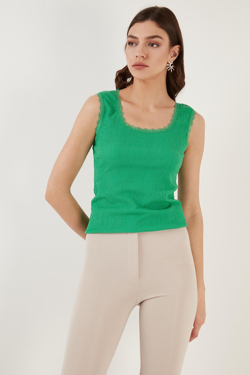 Slim Fit Kalın Askılı Dantelli Kare Yaka Bürümcük Kadın Atlet 5864979 BENETTON