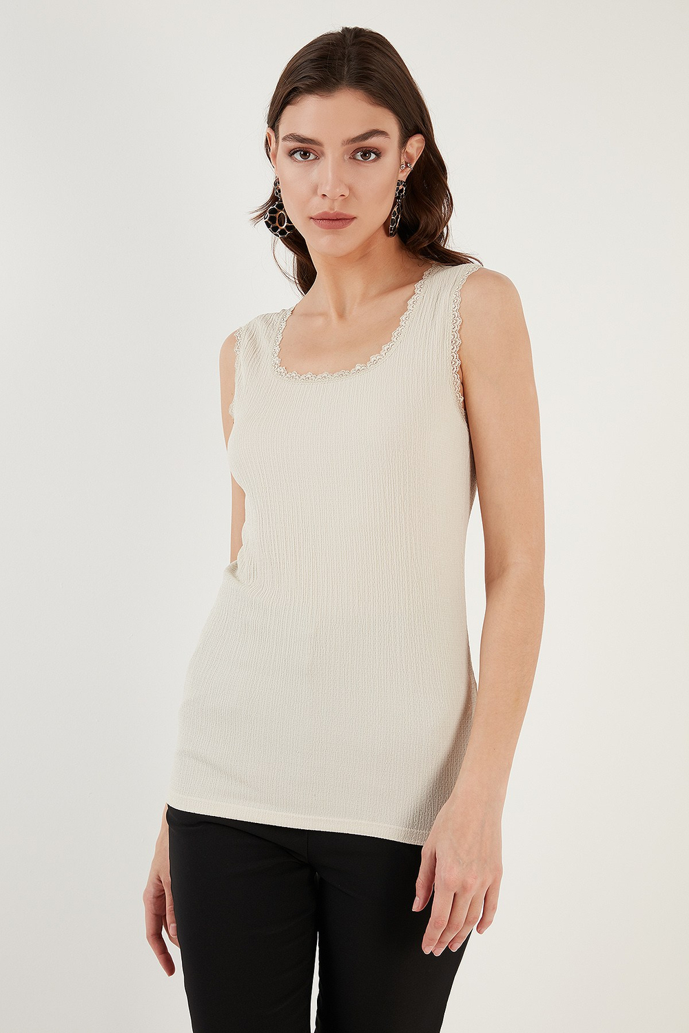 Slim Fit Kalın Askılı Dantelli Kare Yaka Bürümcük Kadın Atlet 5864979 TAŞ