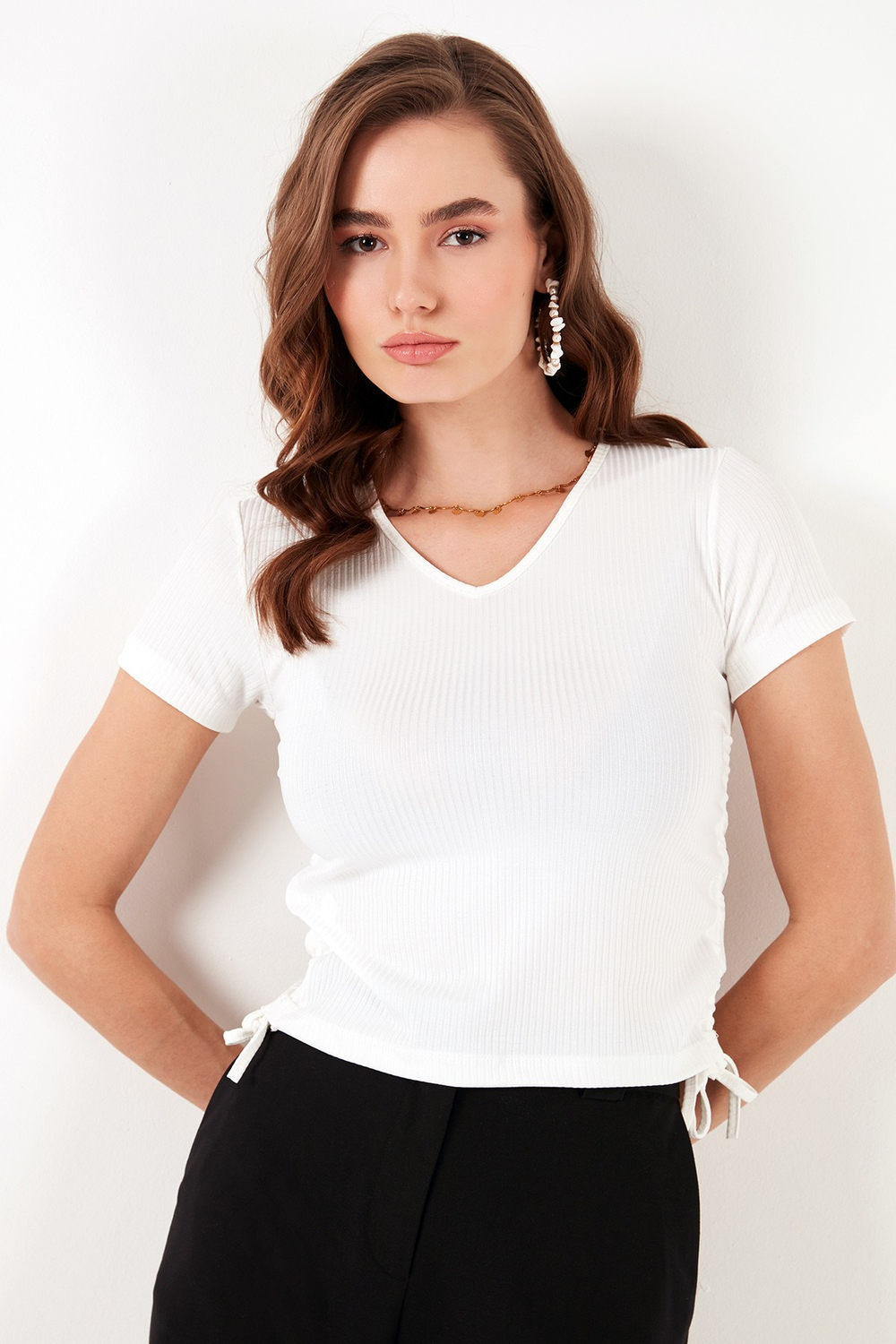 Slim Fit V Yaka Yanları Büzülebilir Kadın Bluz 5864011 EKRU