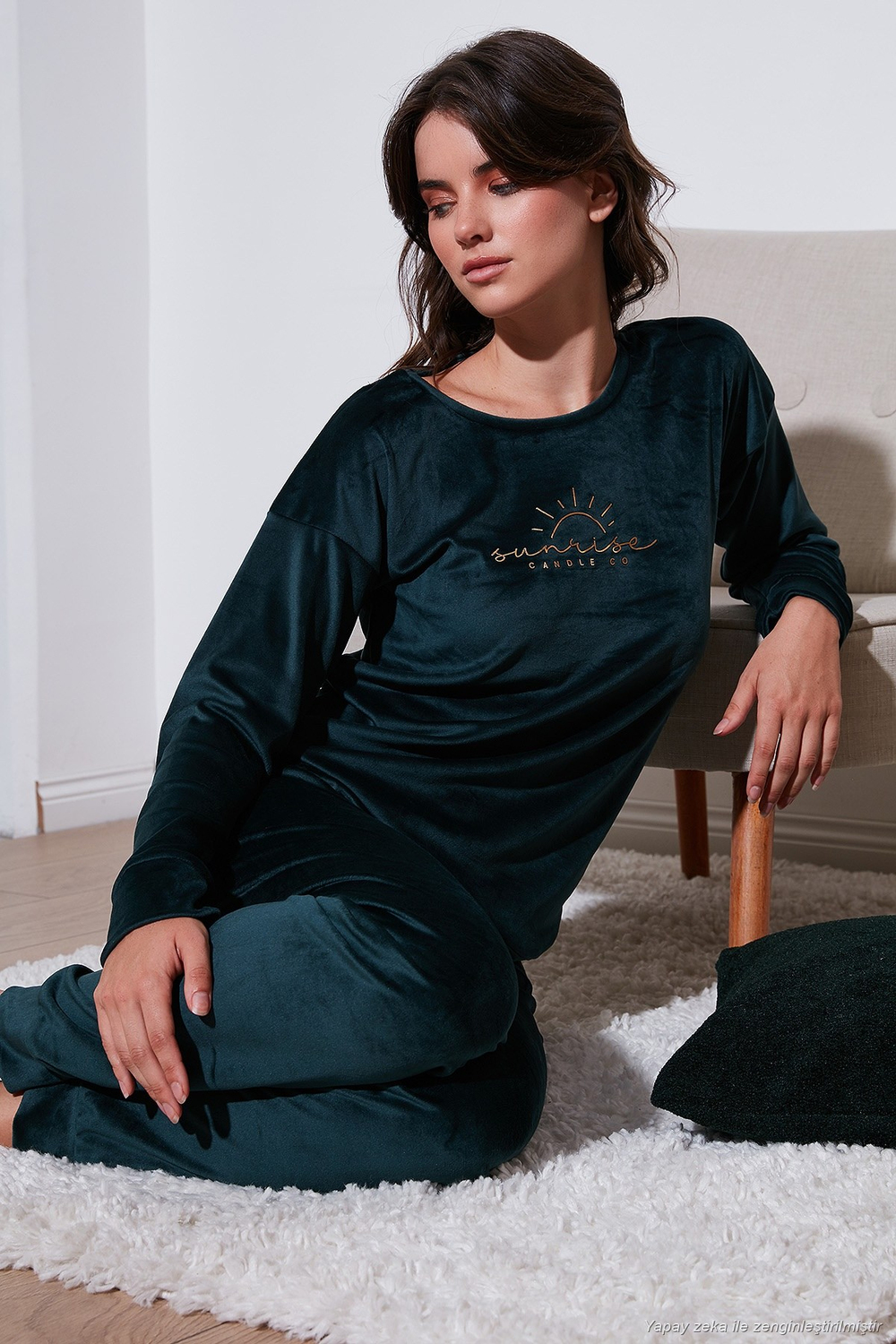 Standart Fit Bisiklet Yaka Yumuşak Kadife Kadın Pijama Takımı 6094201 NEFTİ