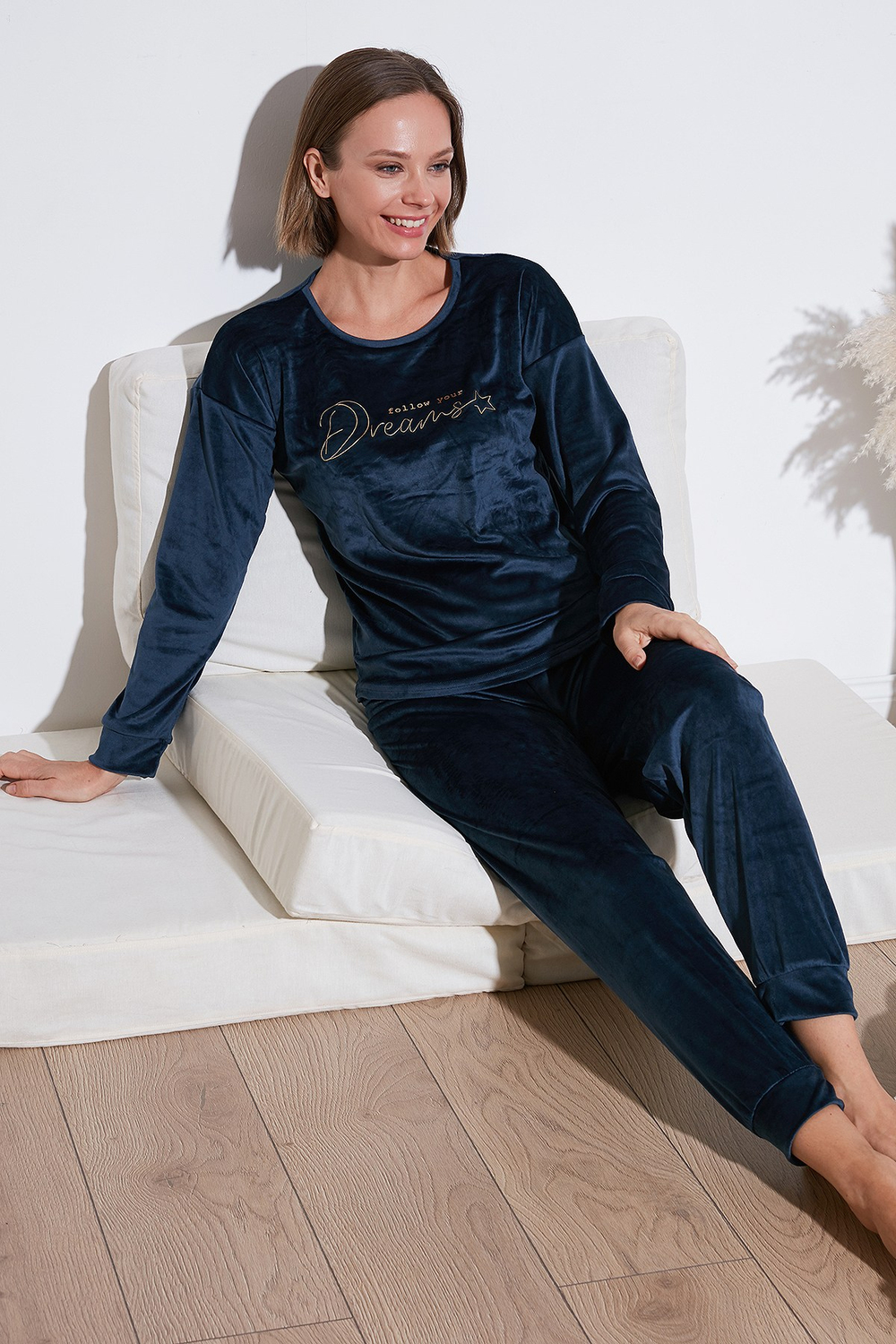 Standart Fit Bisiklet Yaka Yumuşak Kadife Kadın Pijama Takımı 6094202 LACİVERT