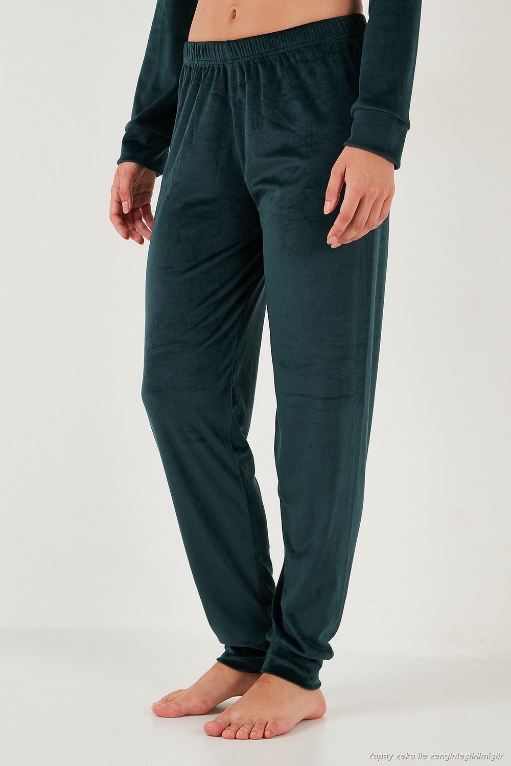Standart Fit Bisiklet Yaka Yumuşak Kadife Kadın Pijama Takımı 6094201 NEFTİ