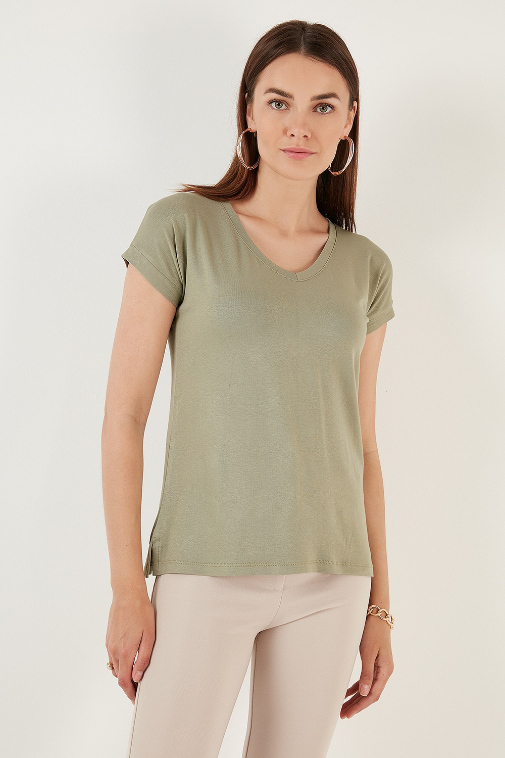 V Yaka Rahat Kesim Yırtmaçlı Kadın Bluz 5862000 Olive