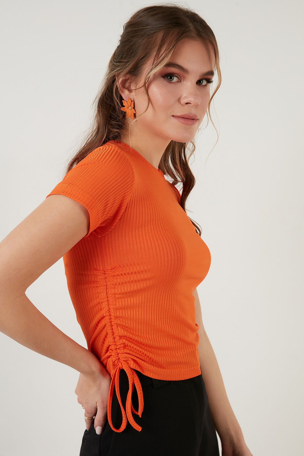 Yanlardan Büzgülü Kısa Kollu Crop Kadın Bluz 5864010 ORANJ