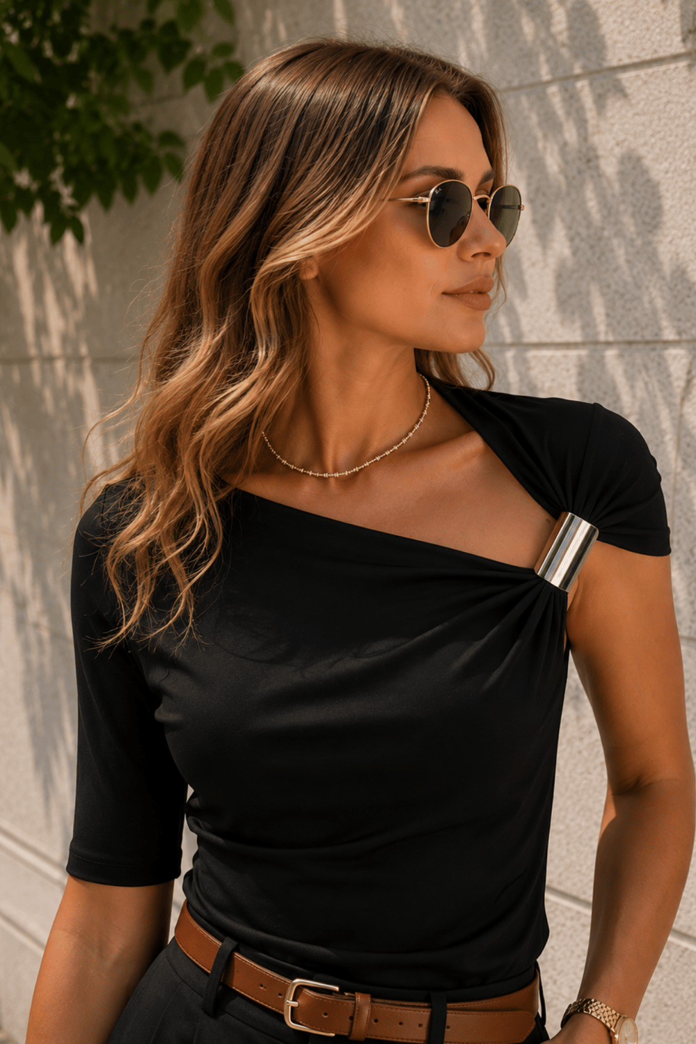 Siyah Metal Tokalı Asimetrik Yaka Drapeli Bluz - Bluz | Rhen Store