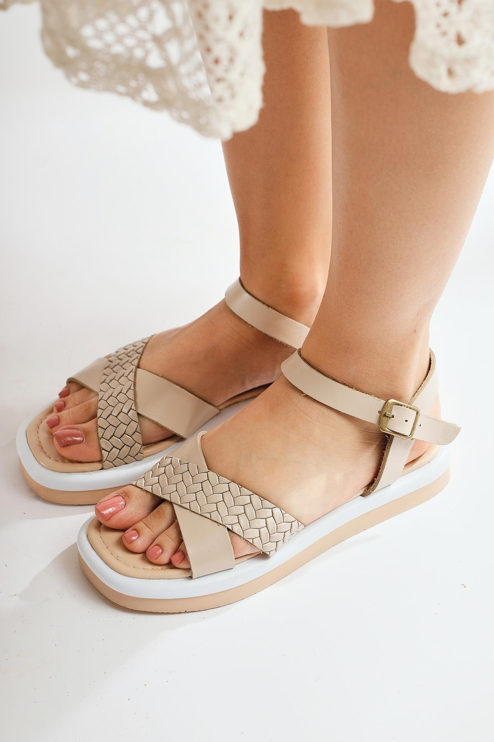 Hakiki Deri Meiya Bej Çapraz Bantlı Sandalet