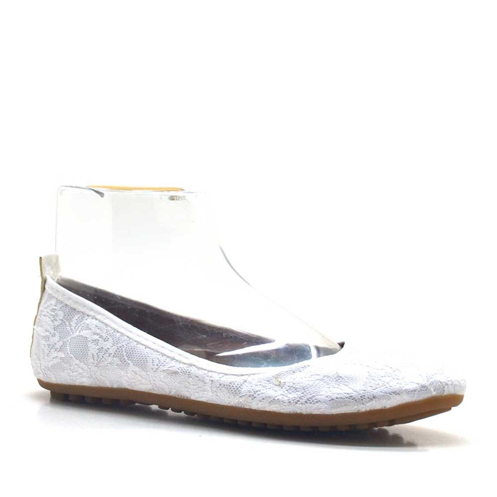 Kadın beyaz abiye babet