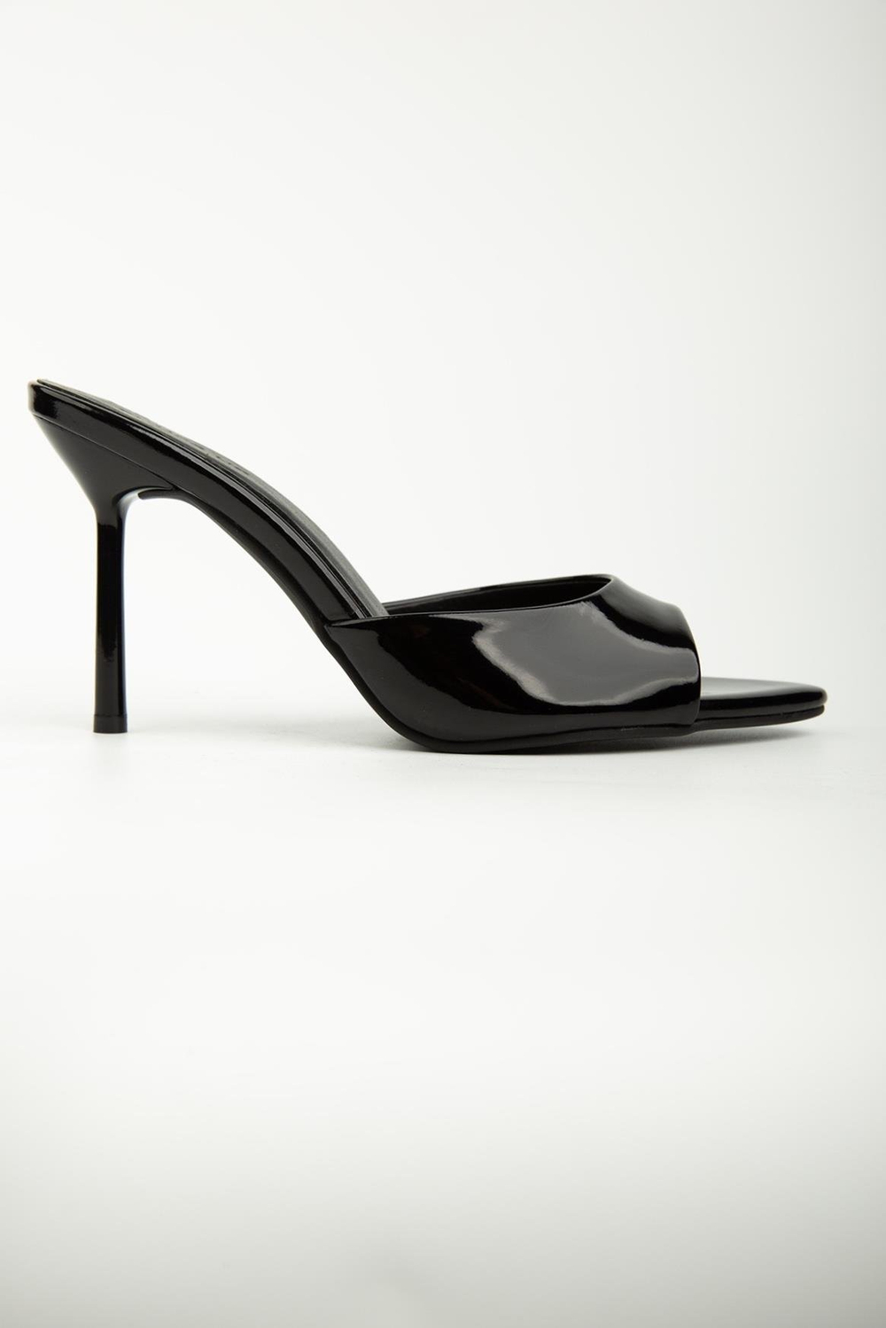 CARMEN SİYAH RUGAN TERLİK SİYAH RUGAN