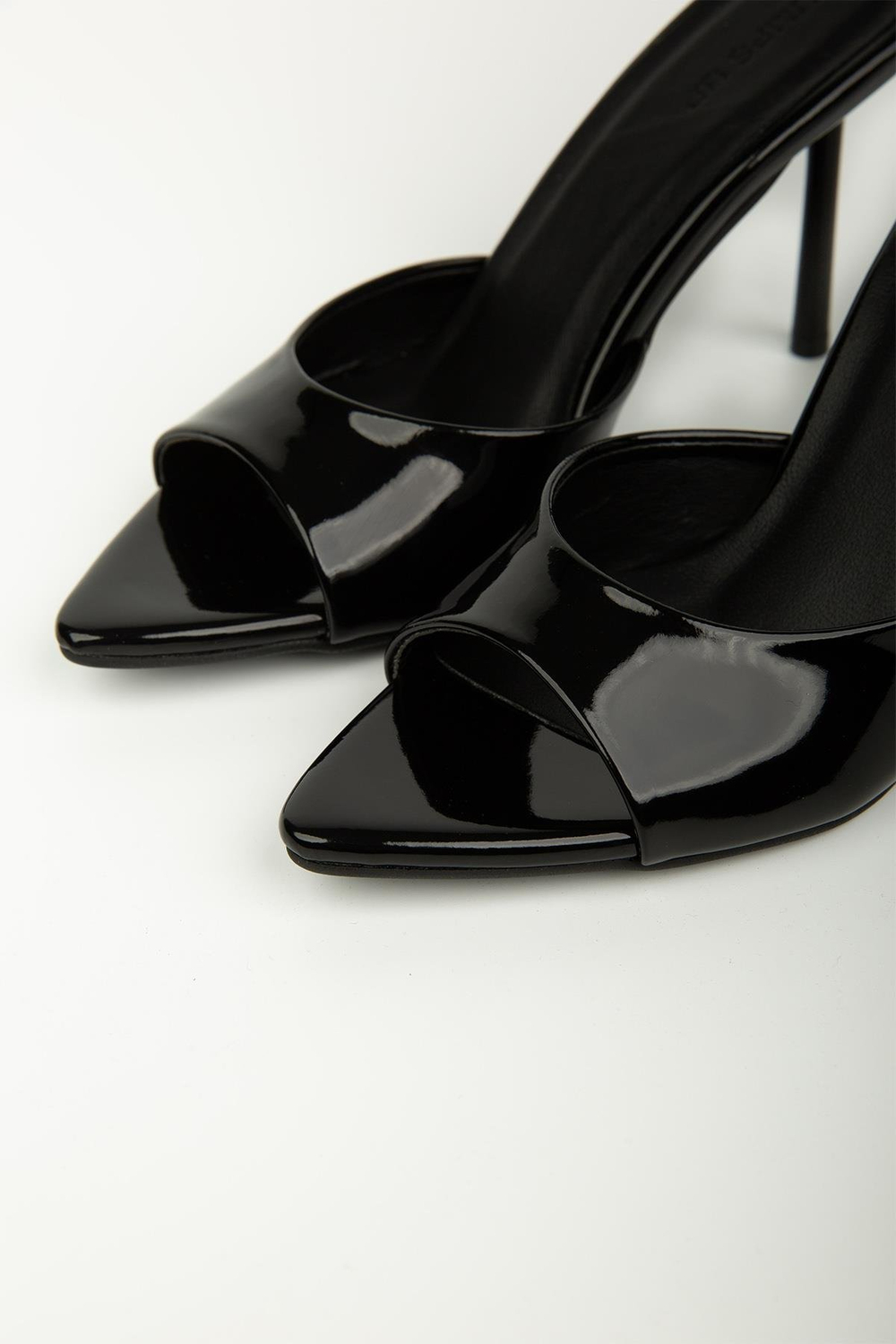 CARMEN SİYAH RUGAN TERLİK SİYAH RUGAN