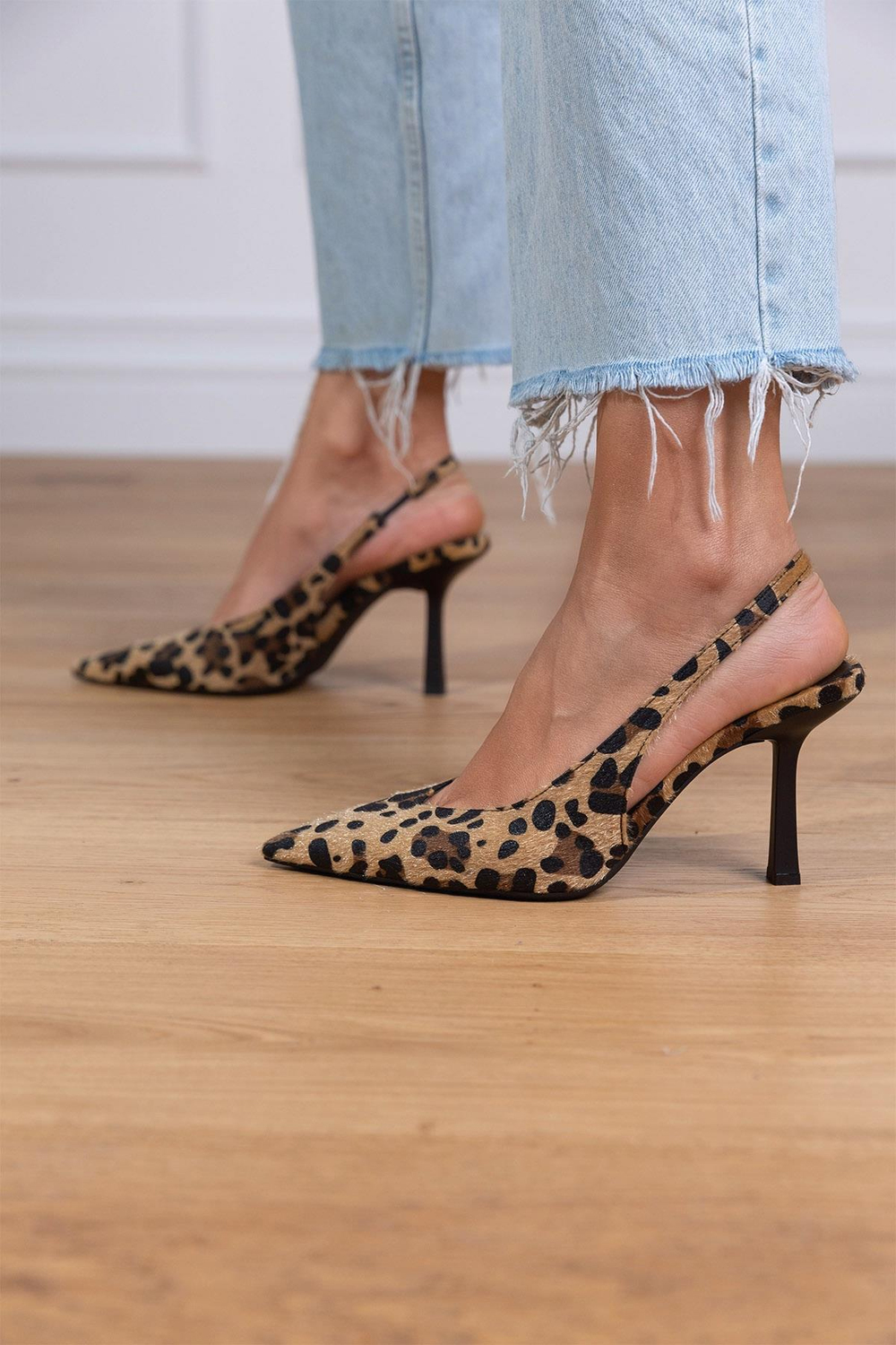 SARA LEO AYAKKABI LEO